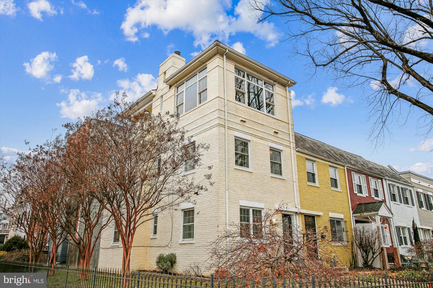 37 17TH ST SE, WASHINGTON, District Of Columbia 20003, 2 Bedrooms Bedrooms, 8 Rooms Rooms,2 BathroomsBathrooms,Residential,For sale,37 17TH ST SE,DCDC2240288 MLS # DCDC2240288