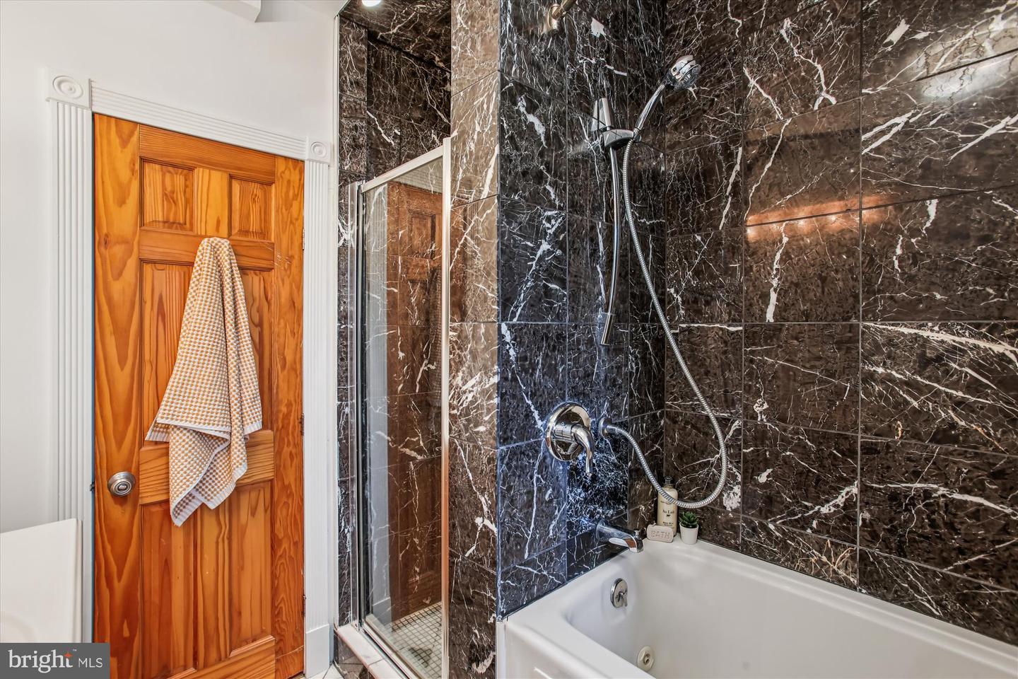 37 17TH ST SE, WASHINGTON, District Of Columbia 20003, 2 Bedrooms Bedrooms, 8 Rooms Rooms,2 BathroomsBathrooms,Residential,For sale,37 17TH ST SE,DCDC2240288 MLS # DCDC2240288