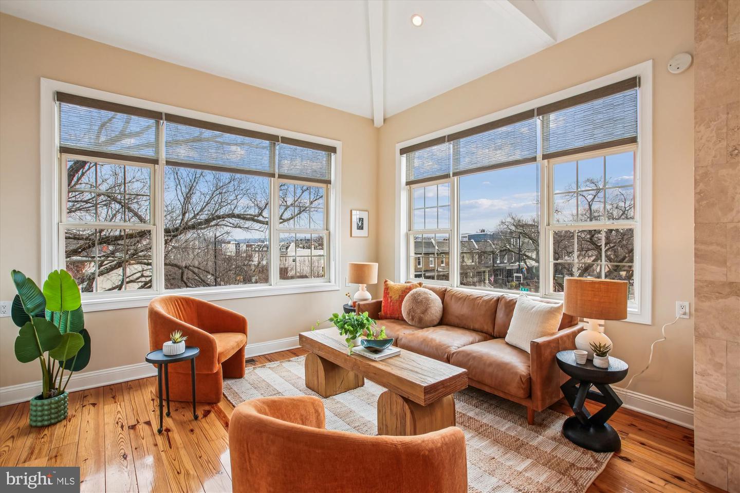 37 17TH ST SE, WASHINGTON, District Of Columbia 20003, 2 Bedrooms Bedrooms, 8 Rooms Rooms,2 BathroomsBathrooms,Residential,For sale,37 17TH ST SE,DCDC2240288 MLS # DCDC2240288