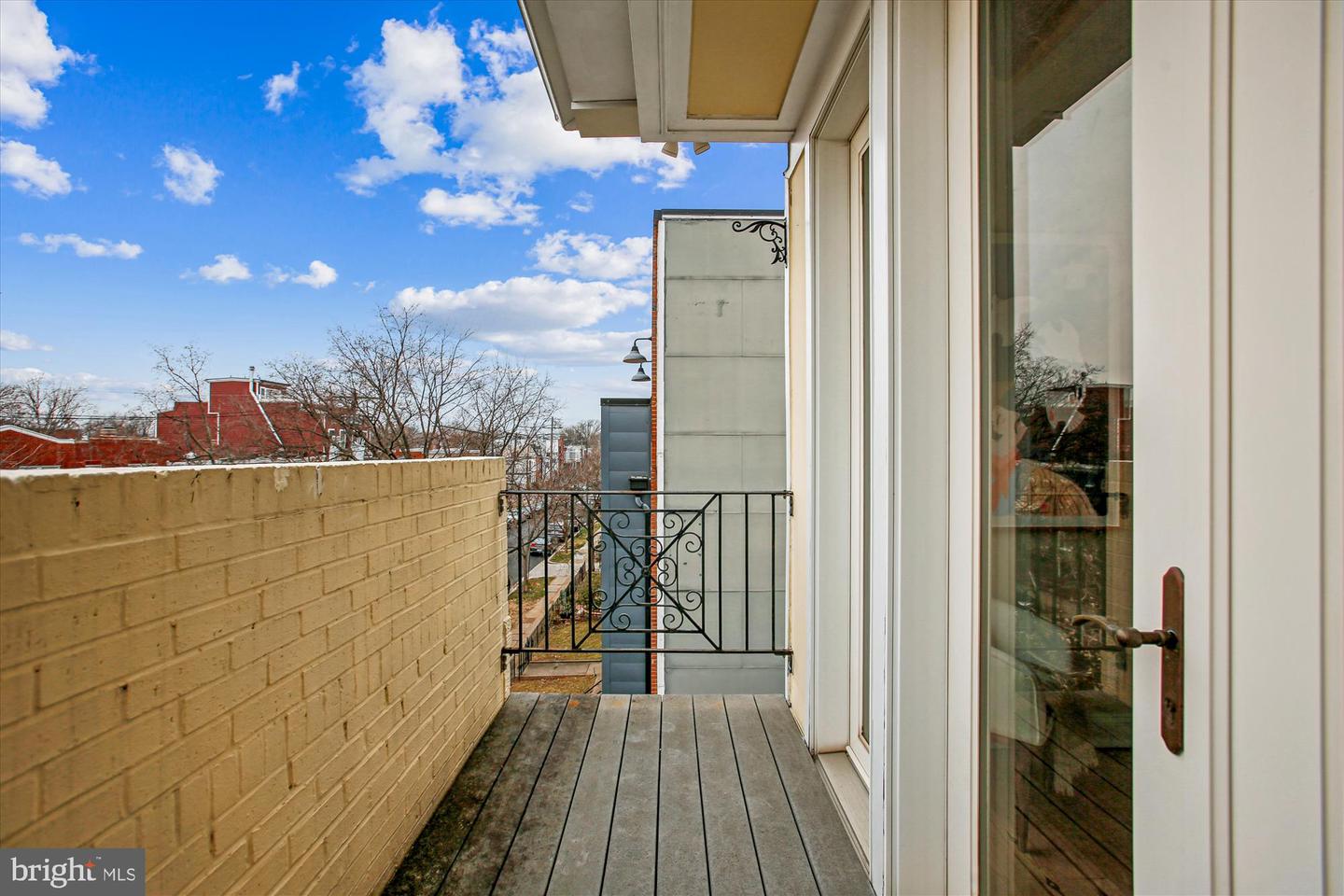 37 17TH ST SE, WASHINGTON, District Of Columbia 20003, 2 Bedrooms Bedrooms, 8 Rooms Rooms,2 BathroomsBathrooms,Residential,For sale,37 17TH ST SE,DCDC2240288 MLS # DCDC2240288