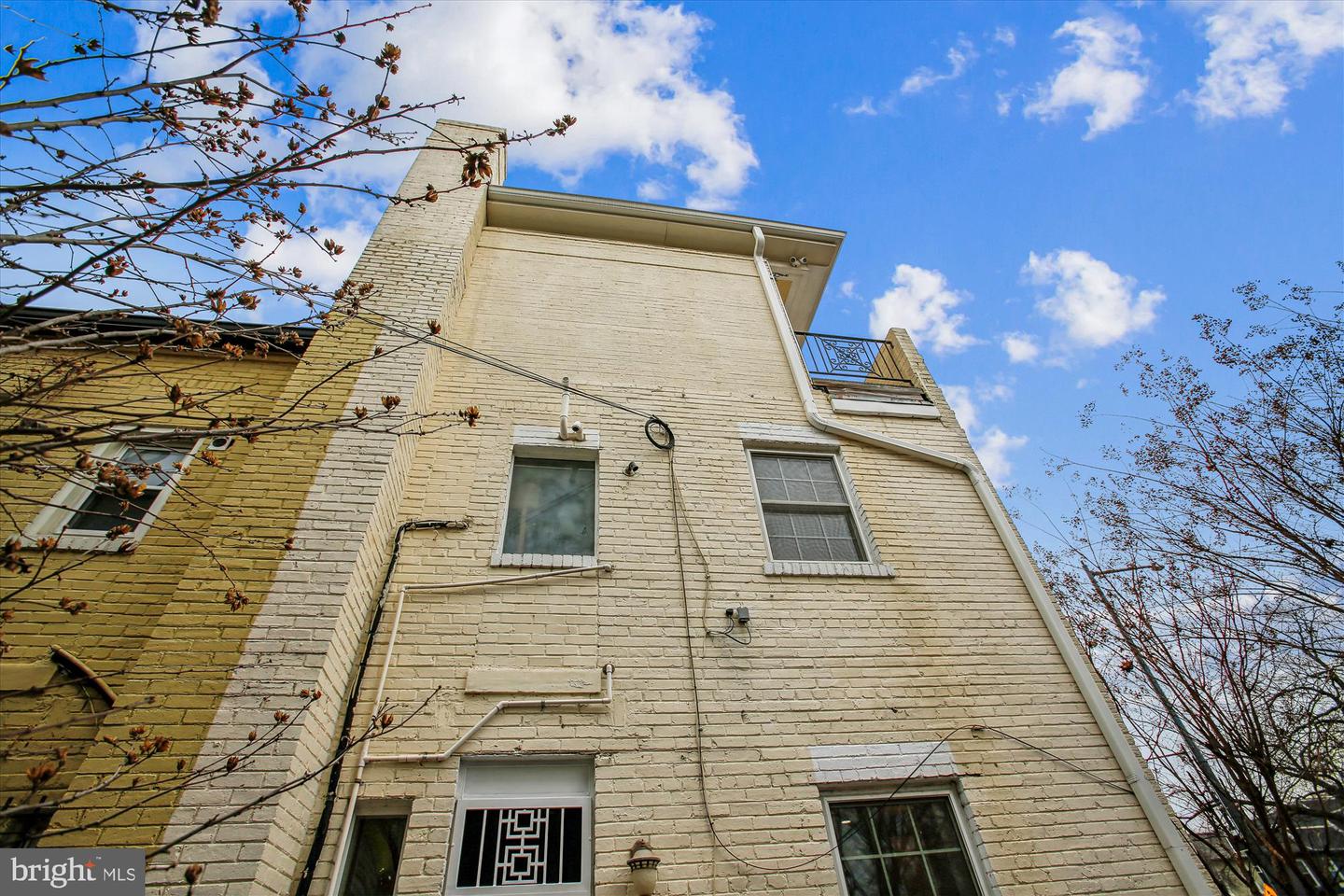 37 17TH ST SE, WASHINGTON, District Of Columbia 20003, 2 Bedrooms Bedrooms, 8 Rooms Rooms,2 BathroomsBathrooms,Residential,For sale,37 17TH ST SE,DCDC2240288 MLS # DCDC2240288