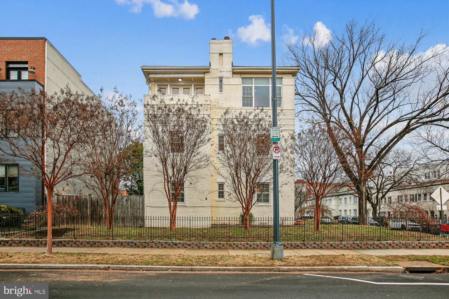 37 17TH ST SE, WASHINGTON, District Of Columbia 20003, 2 Bedrooms Bedrooms, 8 Rooms Rooms,2 BathroomsBathrooms,Residential,For sale,37 17TH ST SE,DCDC2240288 MLS # DCDC2240288
