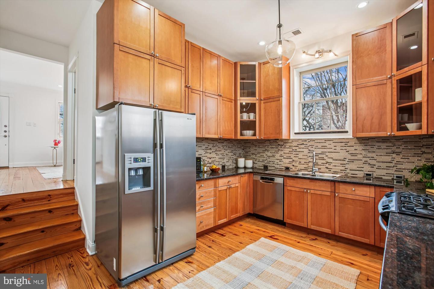 37 17TH ST SE, WASHINGTON, District Of Columbia 20003, 2 Bedrooms Bedrooms, 8 Rooms Rooms,2 BathroomsBathrooms,Residential,For sale,37 17TH ST SE,DCDC2240288 MLS # DCDC2240288