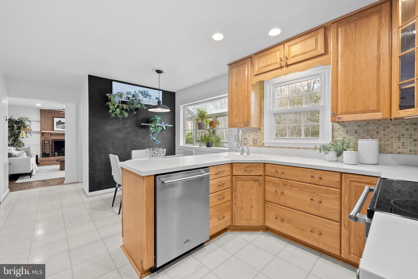 8104 VIOLA ST, SPRINGFIELD, Virginia 22152, 4 Bedrooms Bedrooms, ,3 BathroomsBathrooms,Residential,For sale,8104 VIOLA ST,VAFX2284756 MLS # VAFX2284756