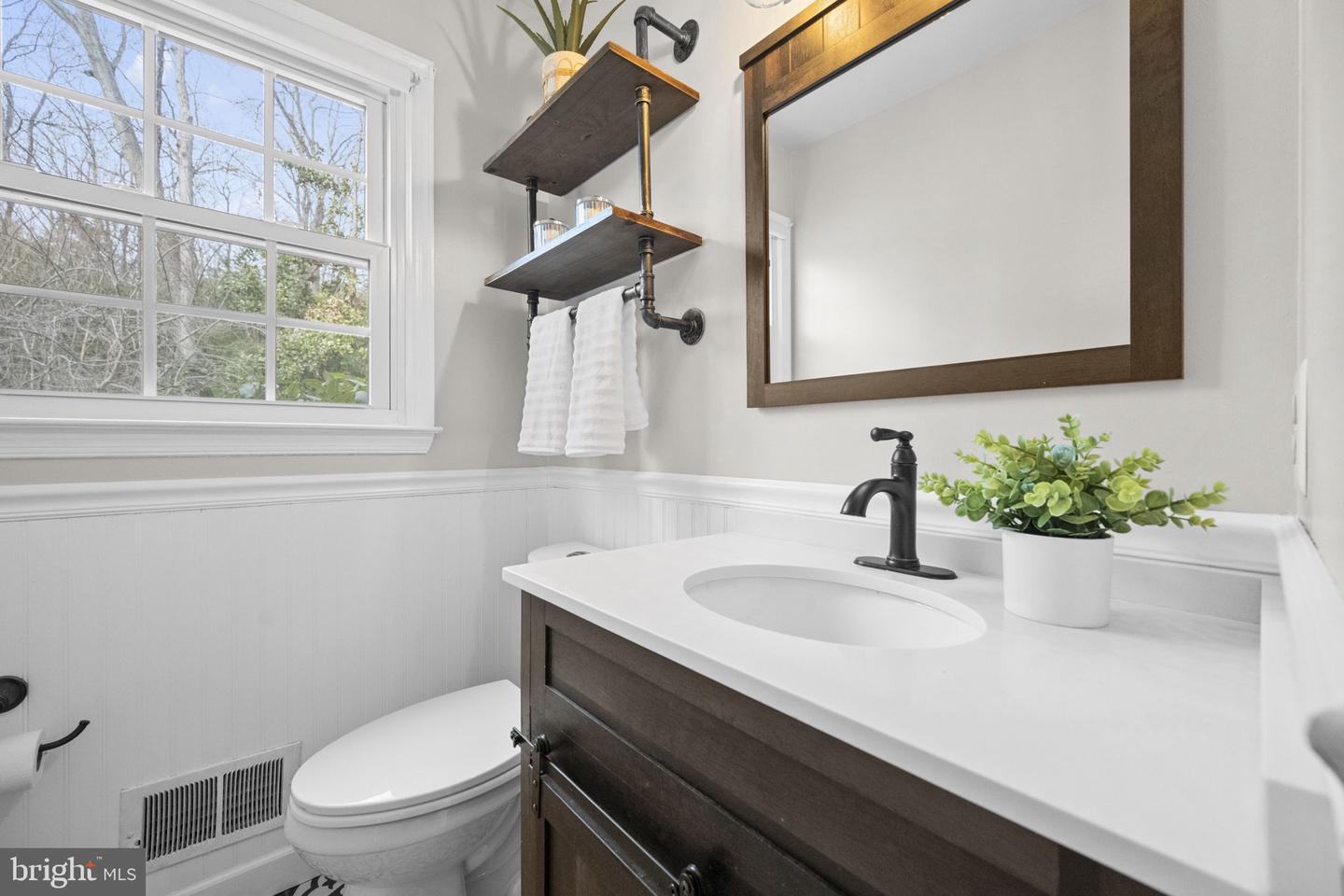 8104 VIOLA ST, SPRINGFIELD, Virginia 22152, 4 Bedrooms Bedrooms, ,3 BathroomsBathrooms,Residential,For sale,8104 VIOLA ST,VAFX2284756 MLS # VAFX2284756