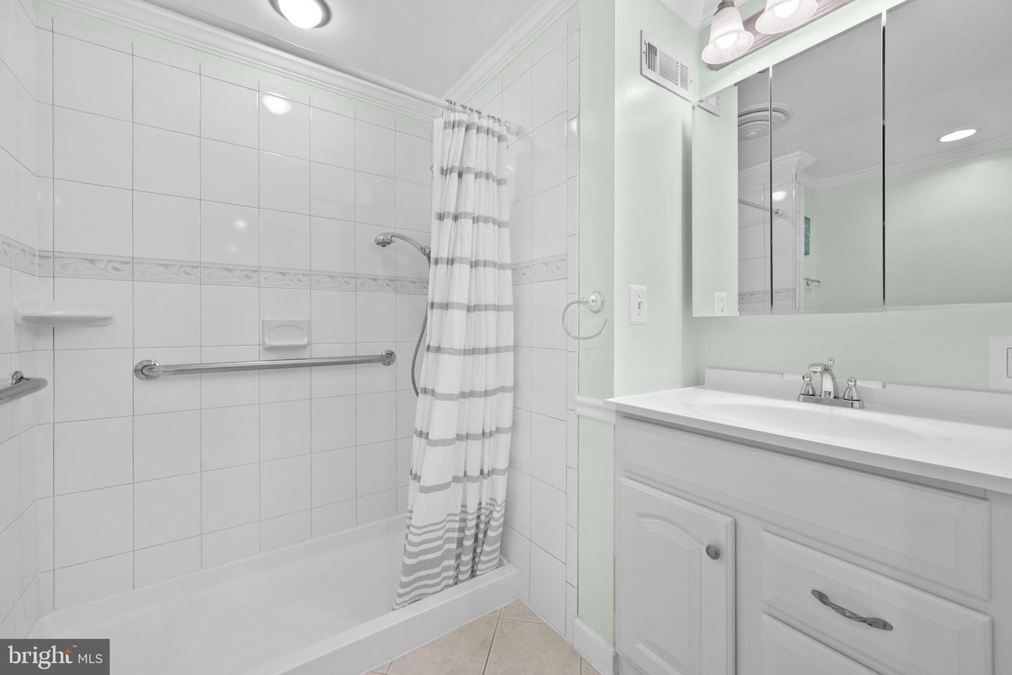 8104 VIOLA ST, SPRINGFIELD, Virginia 22152, 4 Bedrooms Bedrooms, ,3 BathroomsBathrooms,Residential,For sale,8104 VIOLA ST,VAFX2284756 MLS # VAFX2284756