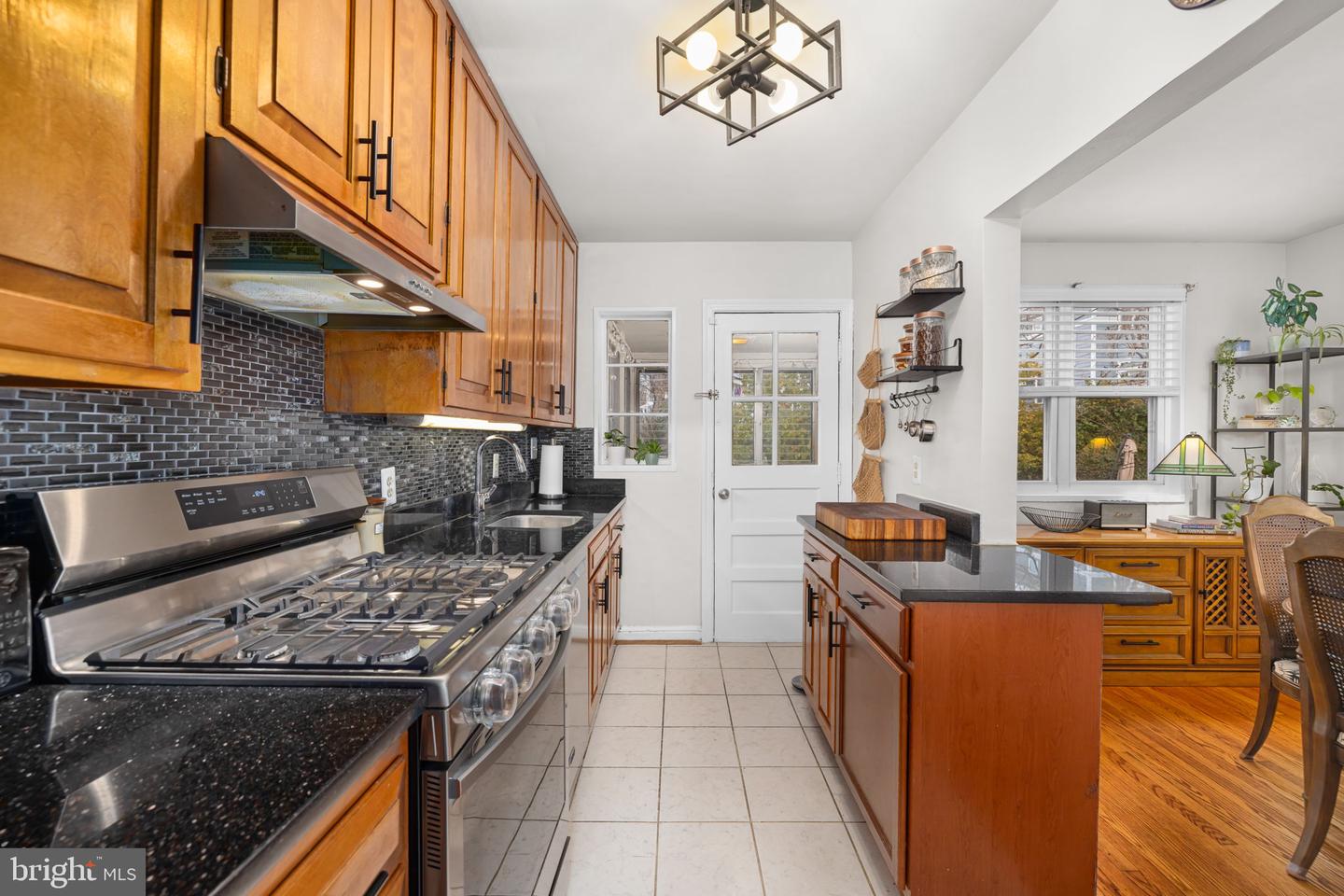 3209 13TH RD S, ARLINGTON, Virginia 22204, 3 Bedrooms Bedrooms, ,2 BathroomsBathrooms,Residential,For sale,3209 13TH RD S,VAAR2067494 MLS # VAAR2067494