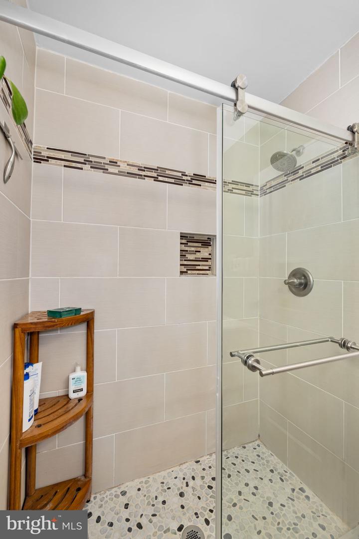 3209 13TH RD S, ARLINGTON, Virginia 22204, 3 Bedrooms Bedrooms, ,2 BathroomsBathrooms,Residential,For sale,3209 13TH RD S,VAAR2067494 MLS # VAAR2067494