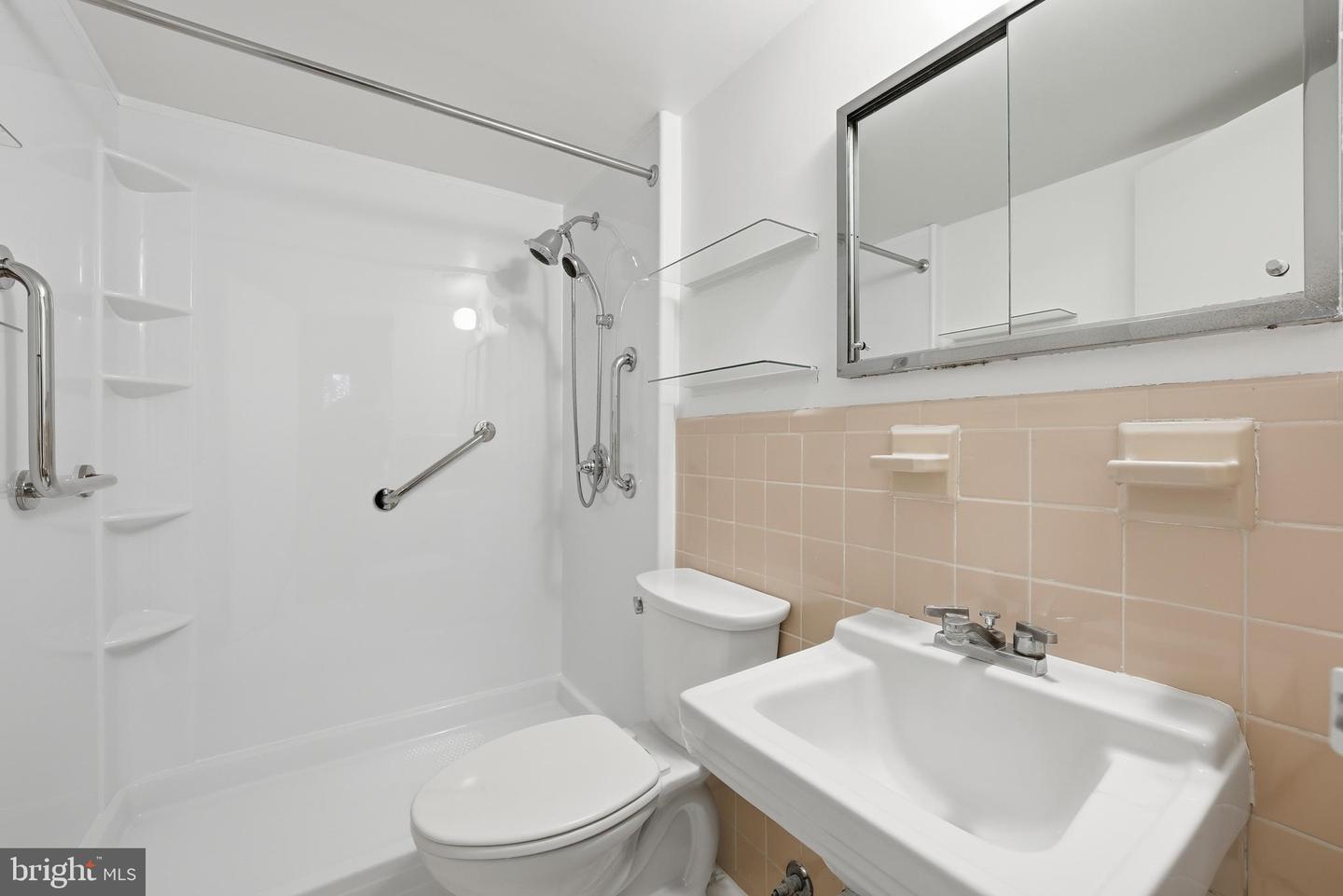 4600 CONNECTICUT AVE NW #206, WASHINGTON, District Of Columbia 20008, 2 Bedrooms Bedrooms, ,2 BathroomsBathrooms,Residential,For sale,4600 CONNECTICUT AVE NW #206,DCDC2240382 MLS # DCDC2240382