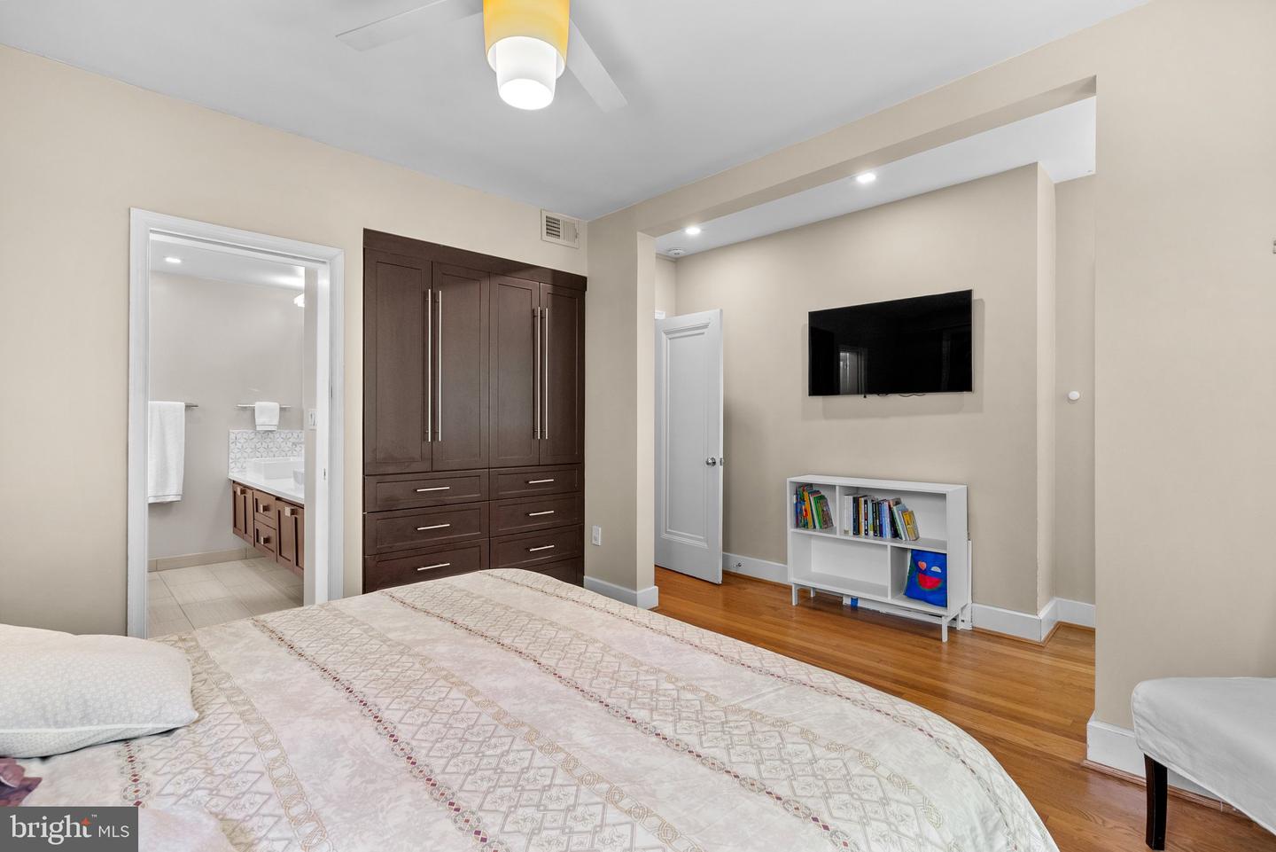 2815 39TH ST NW, WASHINGTON, District Of Columbia 20007, 6 Bedrooms Bedrooms, ,4 BathroomsBathrooms,Residential,For sale,2815 39TH ST NW,DCDC2240400 MLS # DCDC2240400