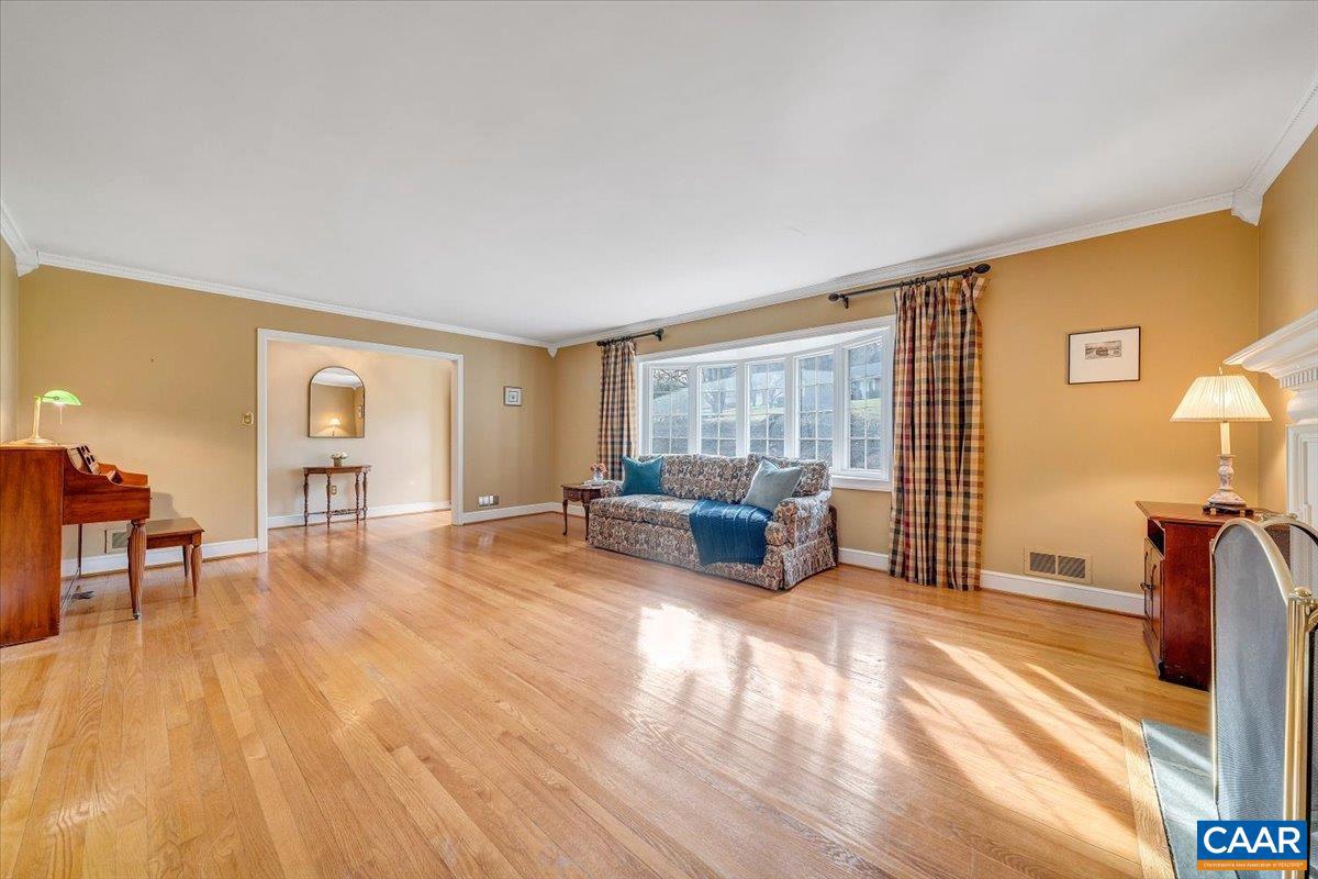 3558 SW HARTLAND RD, ROANOKE, Virginia 24015, 3 Bedrooms Bedrooms, ,2 BathroomsBathrooms,Residential,For sale,3558 SW HARTLAND RD,672294 MLS # 672294