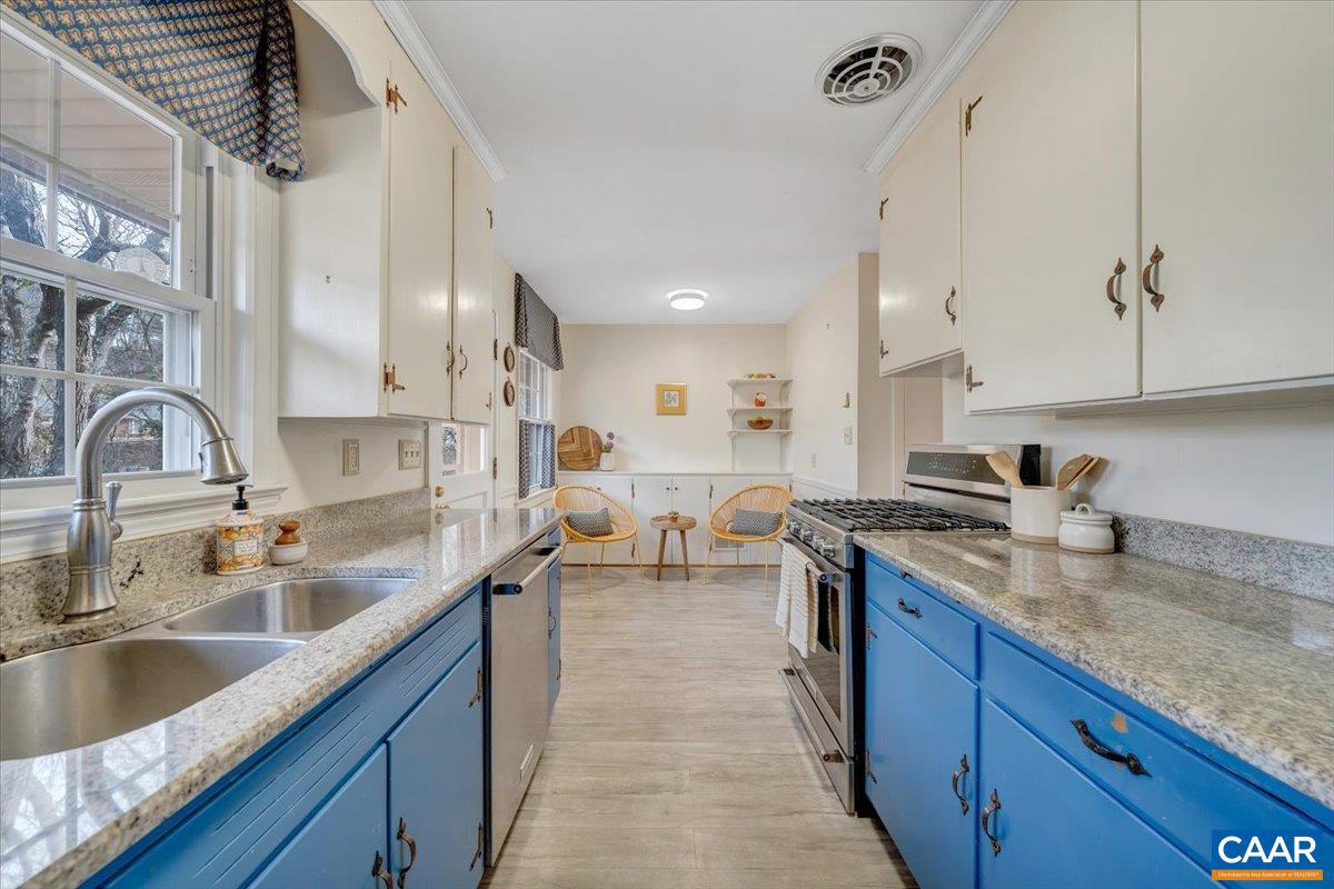 3558 SW HARTLAND RD, ROANOKE, Virginia 24015, 3 Bedrooms Bedrooms, ,2 BathroomsBathrooms,Residential,For sale,3558 SW HARTLAND RD,672294 MLS # 672294