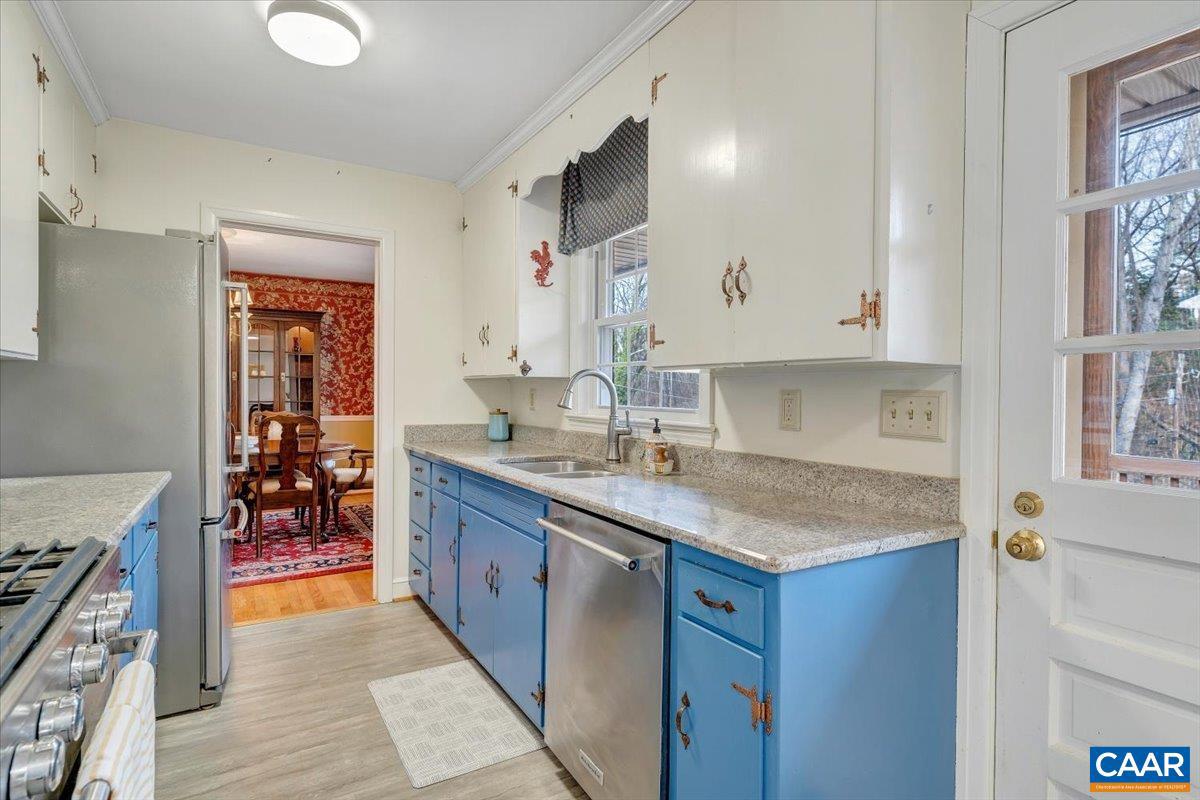 3558 SW HARTLAND RD, ROANOKE, Virginia 24015, 3 Bedrooms Bedrooms, ,2 BathroomsBathrooms,Residential,For sale,3558 SW HARTLAND RD,672294 MLS # 672294