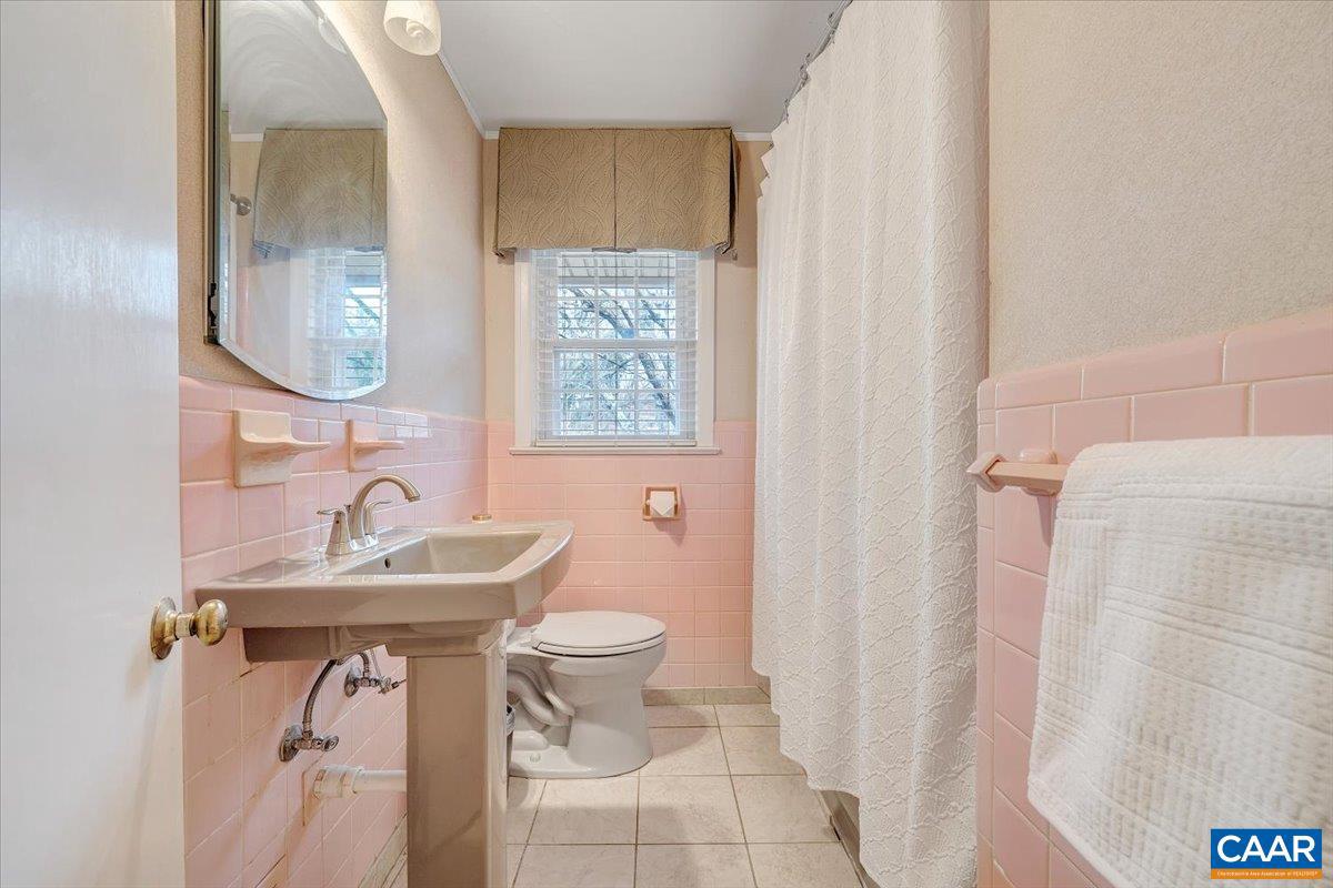 3558 SW HARTLAND RD, ROANOKE, Virginia 24015, 3 Bedrooms Bedrooms, ,2 BathroomsBathrooms,Residential,For sale,3558 SW HARTLAND RD,672294 MLS # 672294