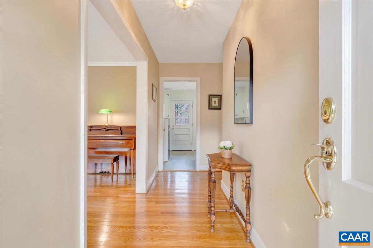 3558 SW HARTLAND RD, ROANOKE, Virginia 24015, 3 Bedrooms Bedrooms, ,2 BathroomsBathrooms,Residential,For sale,3558 SW HARTLAND RD,672294 MLS # 672294