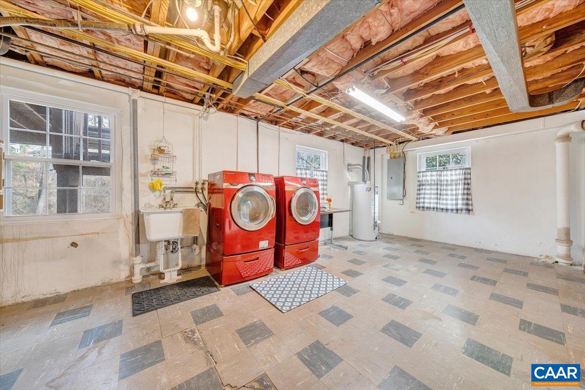 3558 SW HARTLAND RD, ROANOKE, Virginia 24015, 3 Bedrooms Bedrooms, ,2 BathroomsBathrooms,Residential,For sale,3558 SW HARTLAND RD,672294 MLS # 672294