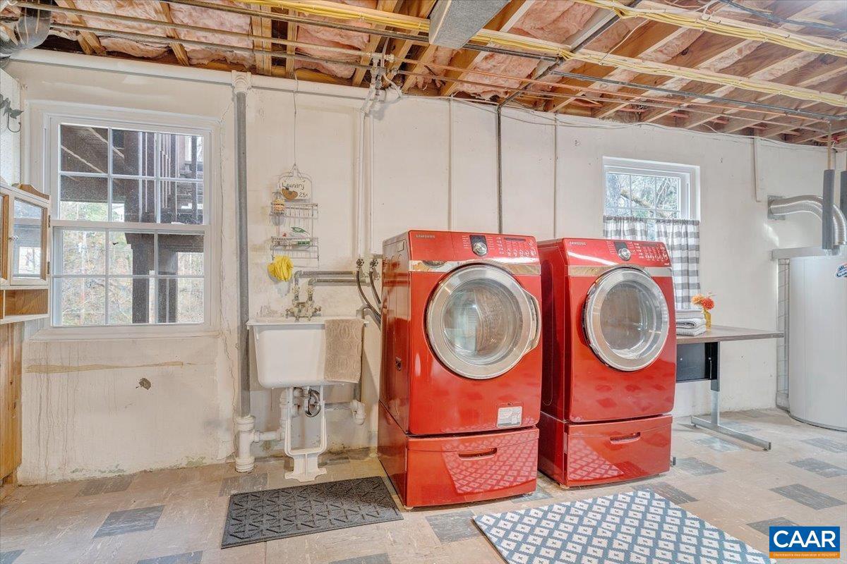 3558 SW HARTLAND RD, ROANOKE, Virginia 24015, 3 Bedrooms Bedrooms, ,2 BathroomsBathrooms,Residential,For sale,3558 SW HARTLAND RD,672294 MLS # 672294