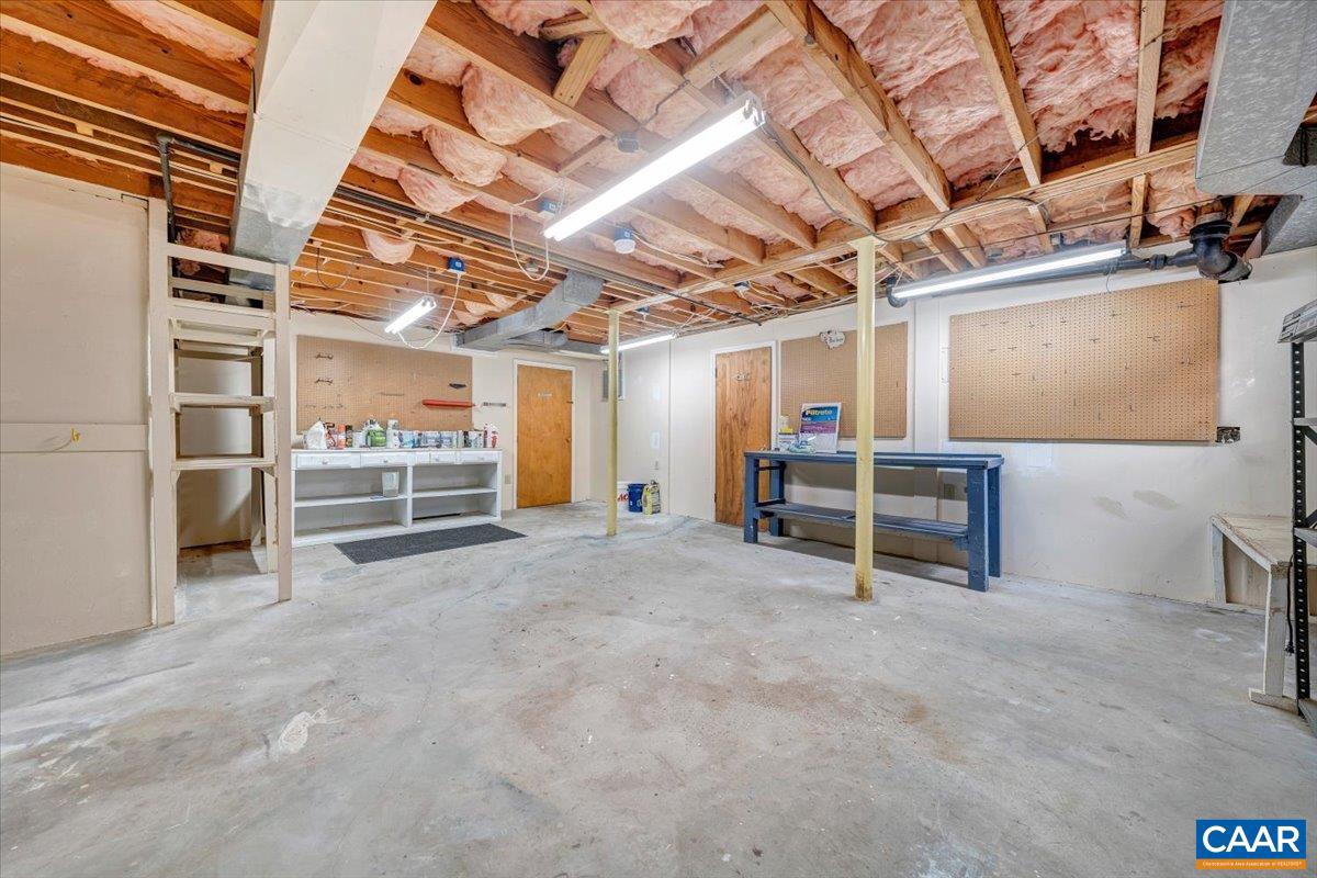 3558 SW HARTLAND RD, ROANOKE, Virginia 24015, 3 Bedrooms Bedrooms, ,2 BathroomsBathrooms,Residential,For sale,3558 SW HARTLAND RD,672294 MLS # 672294