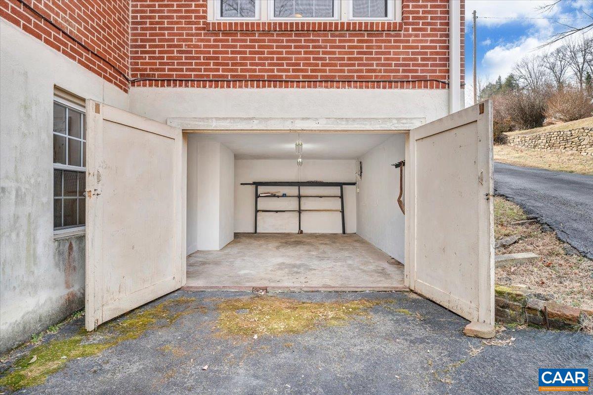 3558 SW HARTLAND RD, ROANOKE, Virginia 24015, 3 Bedrooms Bedrooms, ,2 BathroomsBathrooms,Residential,For sale,3558 SW HARTLAND RD,672294 MLS # 672294