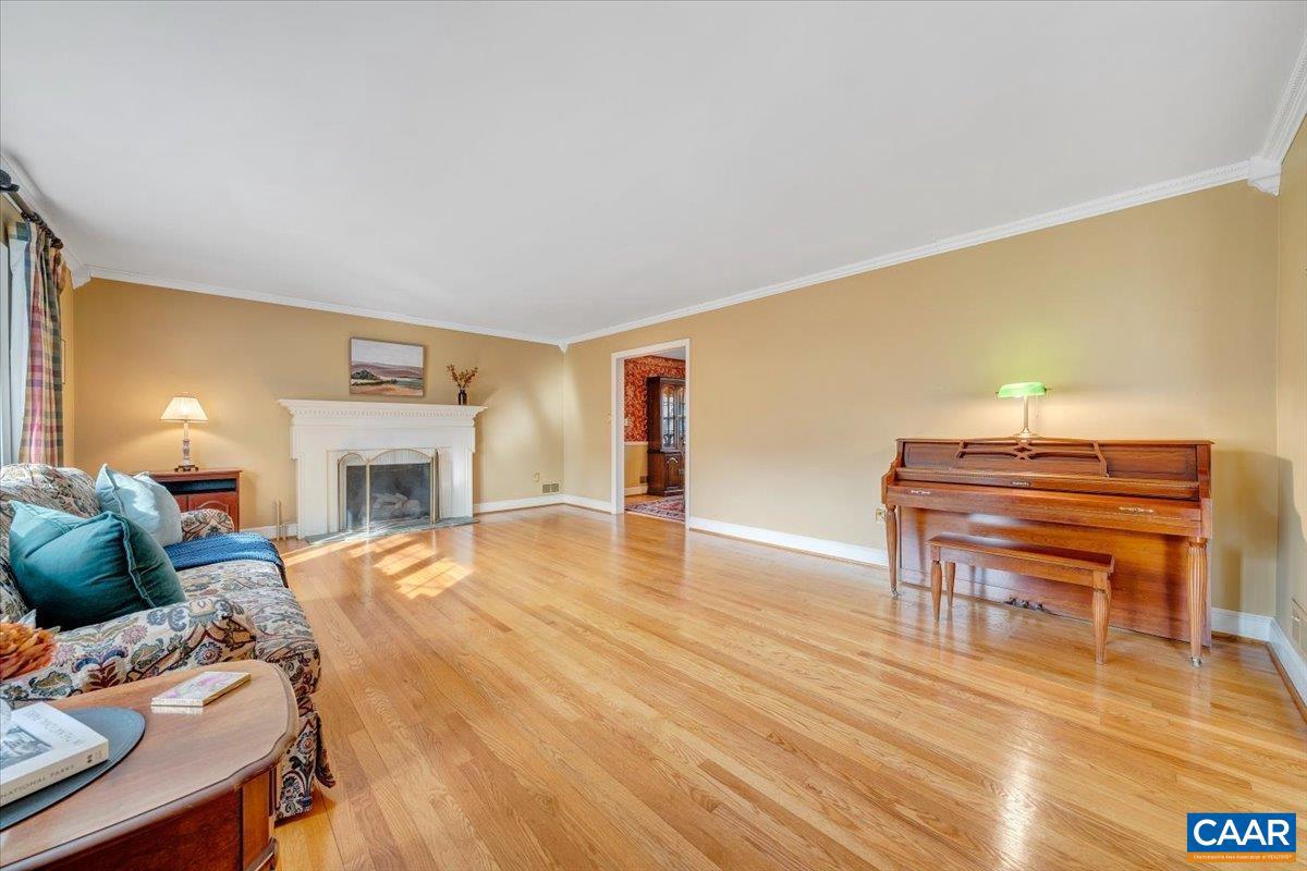 3558 SW HARTLAND RD, ROANOKE, Virginia 24015, 3 Bedrooms Bedrooms, ,2 BathroomsBathrooms,Residential,For sale,3558 SW HARTLAND RD,672294 MLS # 672294