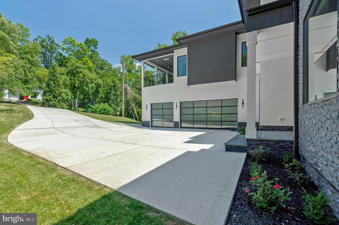 1434 WAGGAMAN CIR, MCLEAN, Virginia 22101, 6 Bedrooms Bedrooms, ,6 BathroomsBathrooms,Residential,For sale,1434 WAGGAMAN CIR,VAFX2284800 MLS # VAFX2284800