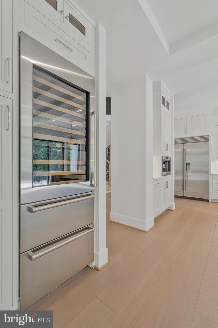 1434 WAGGAMAN CIR, MCLEAN, Virginia 22101, 6 Bedrooms Bedrooms, ,6 BathroomsBathrooms,Residential,For sale,1434 WAGGAMAN CIR,VAFX2284800 MLS # VAFX2284800