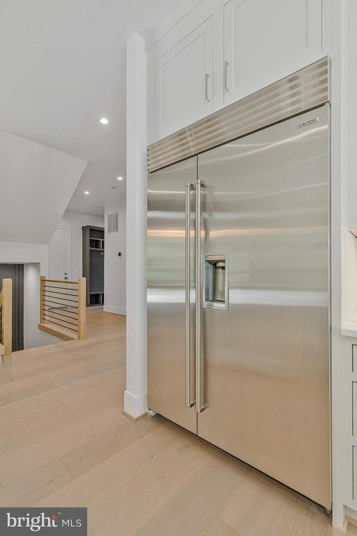 1434 WAGGAMAN CIR, MCLEAN, Virginia 22101, 6 Bedrooms Bedrooms, ,6 BathroomsBathrooms,Residential,For sale,1434 WAGGAMAN CIR,VAFX2284800 MLS # VAFX2284800