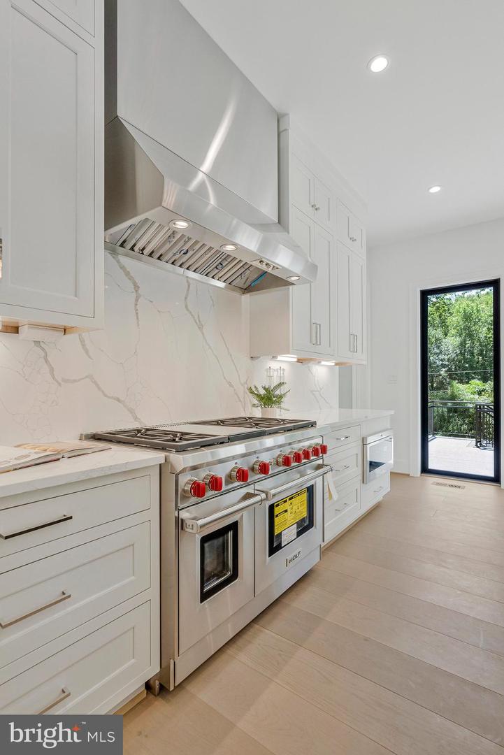 1434 WAGGAMAN CIR, MCLEAN, Virginia 22101, 6 Bedrooms Bedrooms, ,6 BathroomsBathrooms,Residential,For sale,1434 WAGGAMAN CIR,VAFX2284800 MLS # VAFX2284800