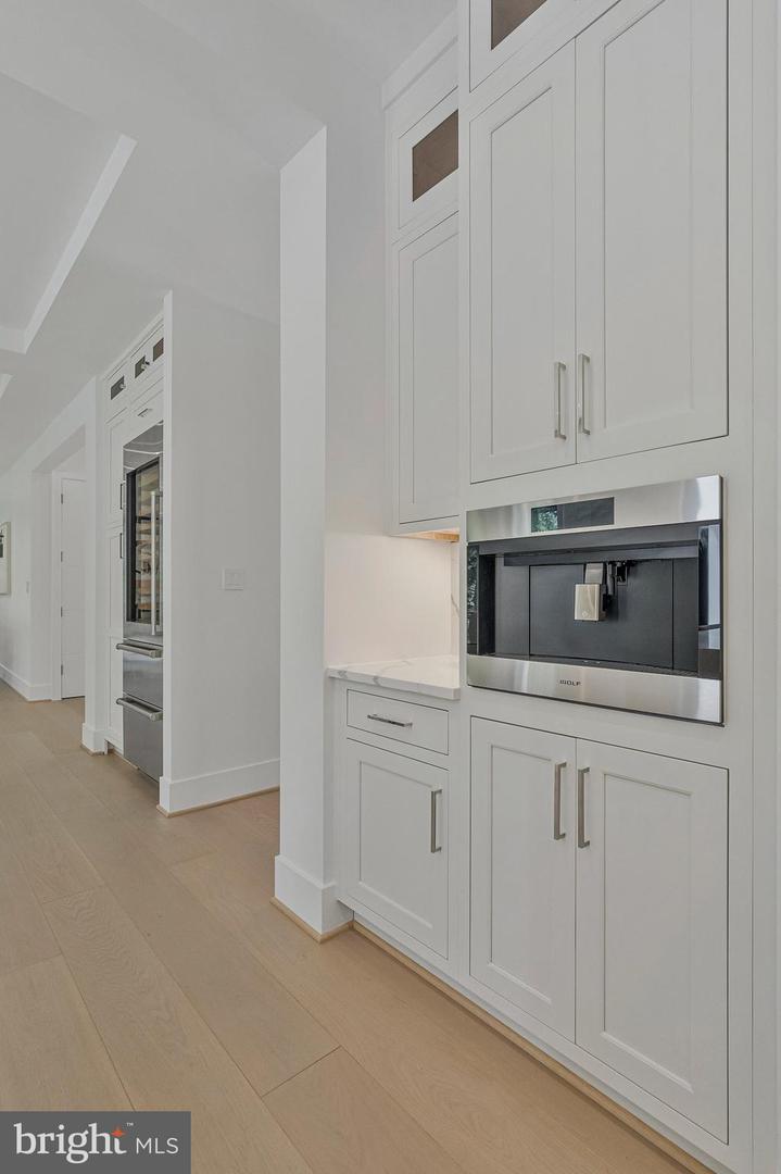 1434 WAGGAMAN CIR, MCLEAN, Virginia 22101, 6 Bedrooms Bedrooms, ,6 BathroomsBathrooms,Residential,For sale,1434 WAGGAMAN CIR,VAFX2284800 MLS # VAFX2284800