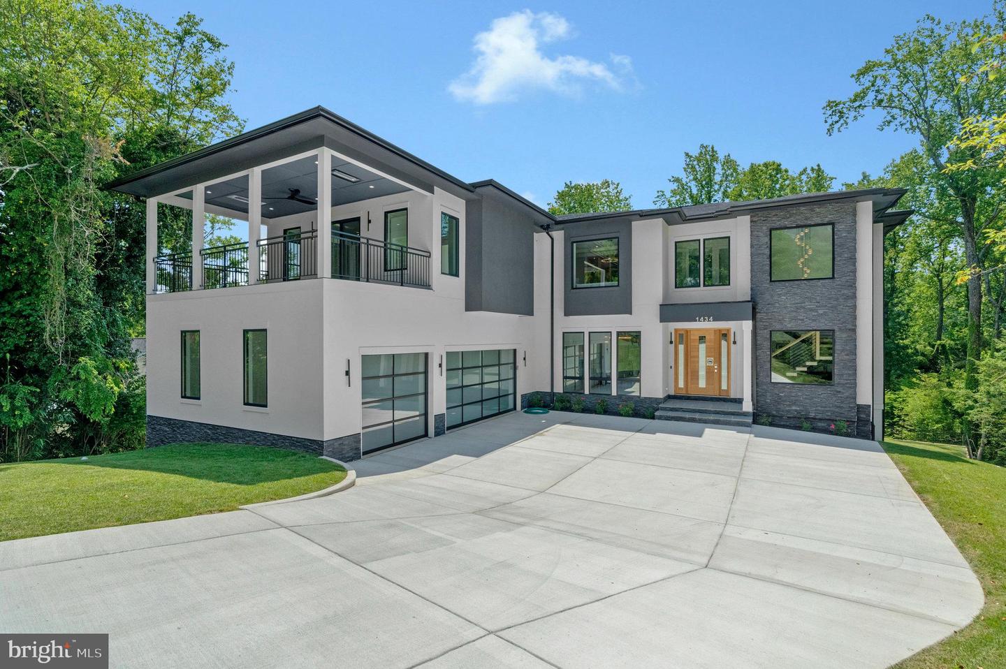 1434 WAGGAMAN CIR, MCLEAN, Virginia 22101, 6 Bedrooms Bedrooms, ,6 BathroomsBathrooms,Residential,For sale,1434 WAGGAMAN CIR,VAFX2284800 MLS # VAFX2284800