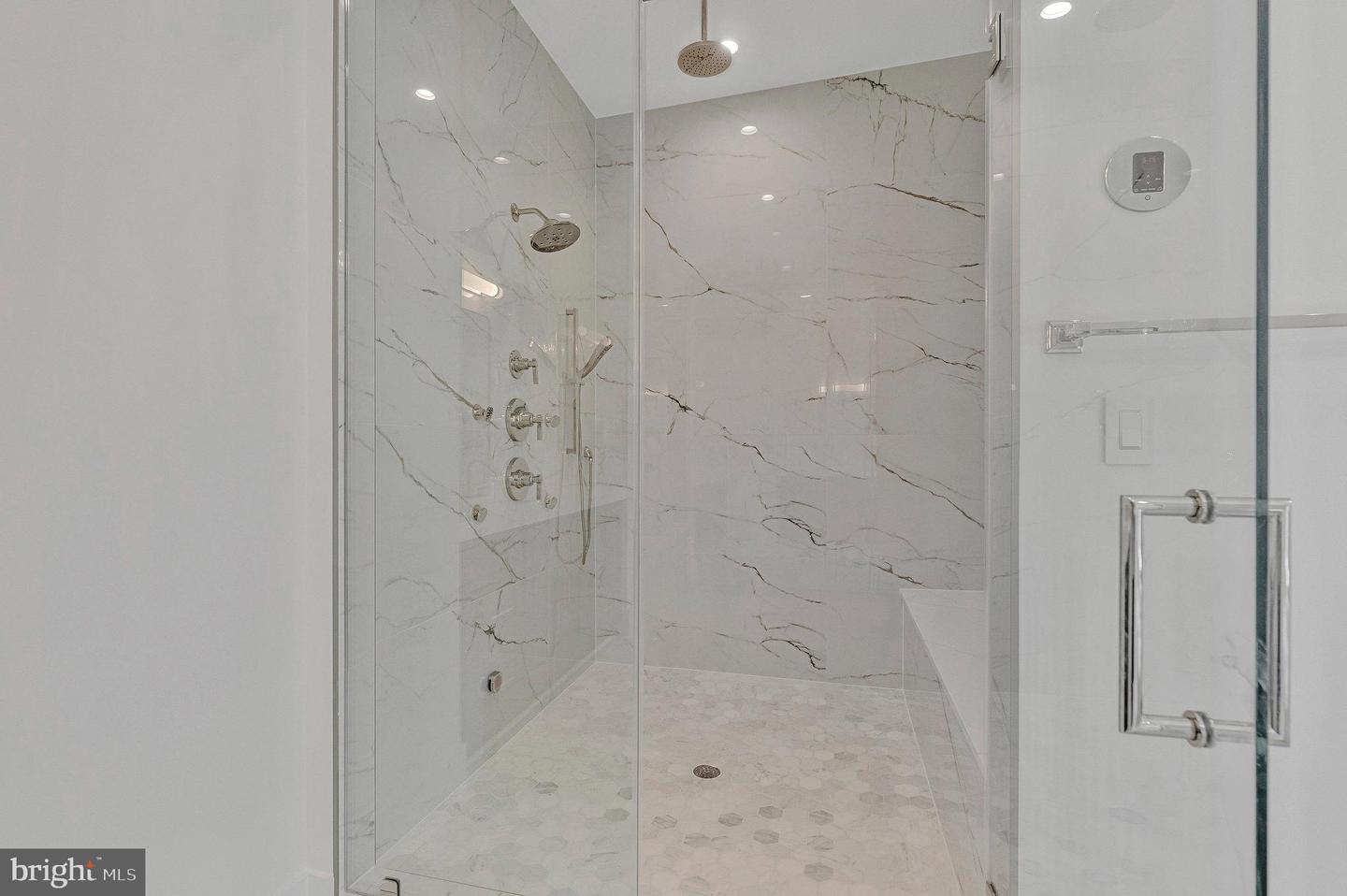 1434 WAGGAMAN CIR, MCLEAN, Virginia 22101, 6 Bedrooms Bedrooms, ,6 BathroomsBathrooms,Residential,For sale,1434 WAGGAMAN CIR,VAFX2284800 MLS # VAFX2284800