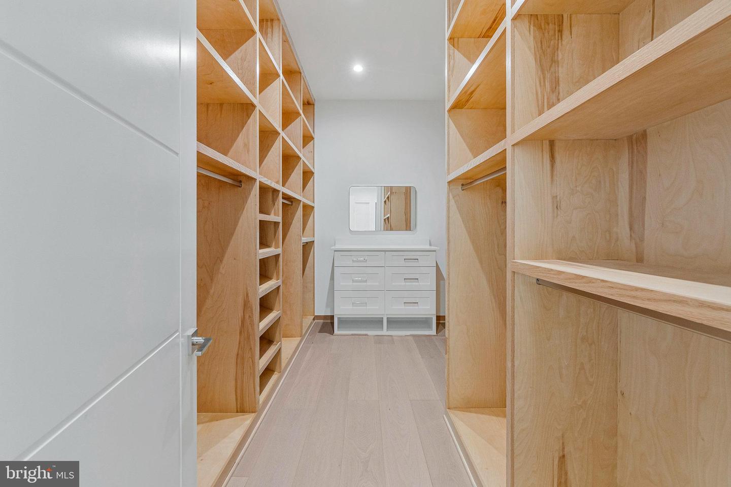 1434 WAGGAMAN CIR, MCLEAN, Virginia 22101, 6 Bedrooms Bedrooms, ,6 BathroomsBathrooms,Residential,For sale,1434 WAGGAMAN CIR,VAFX2284800 MLS # VAFX2284800