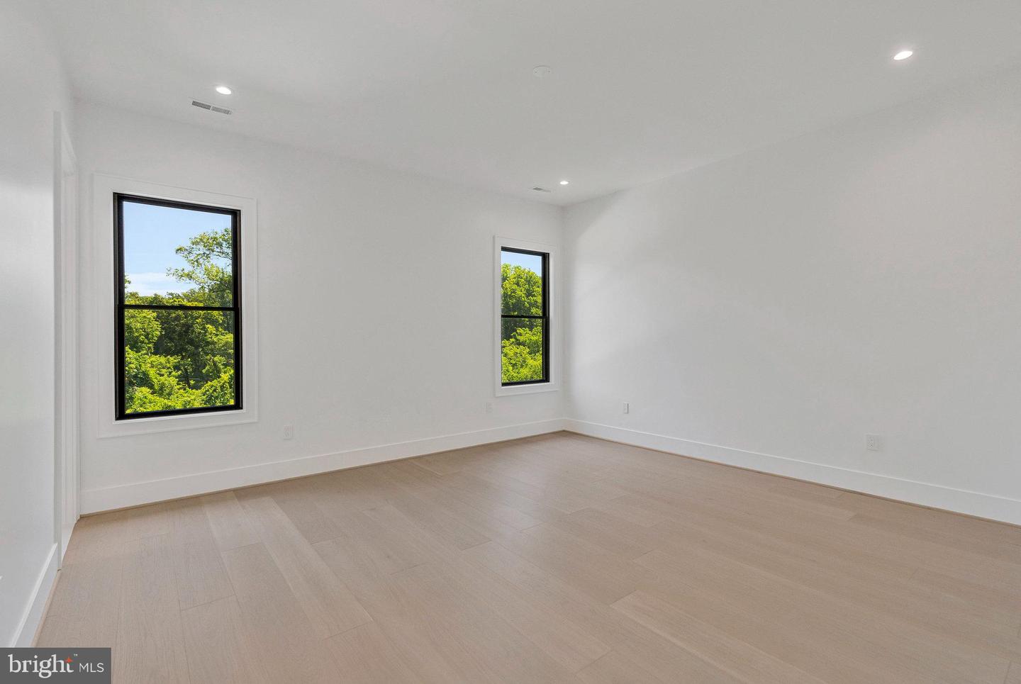 1434 WAGGAMAN CIR, MCLEAN, Virginia 22101, 6 Bedrooms Bedrooms, ,6 BathroomsBathrooms,Residential,For sale,1434 WAGGAMAN CIR,VAFX2284800 MLS # VAFX2284800