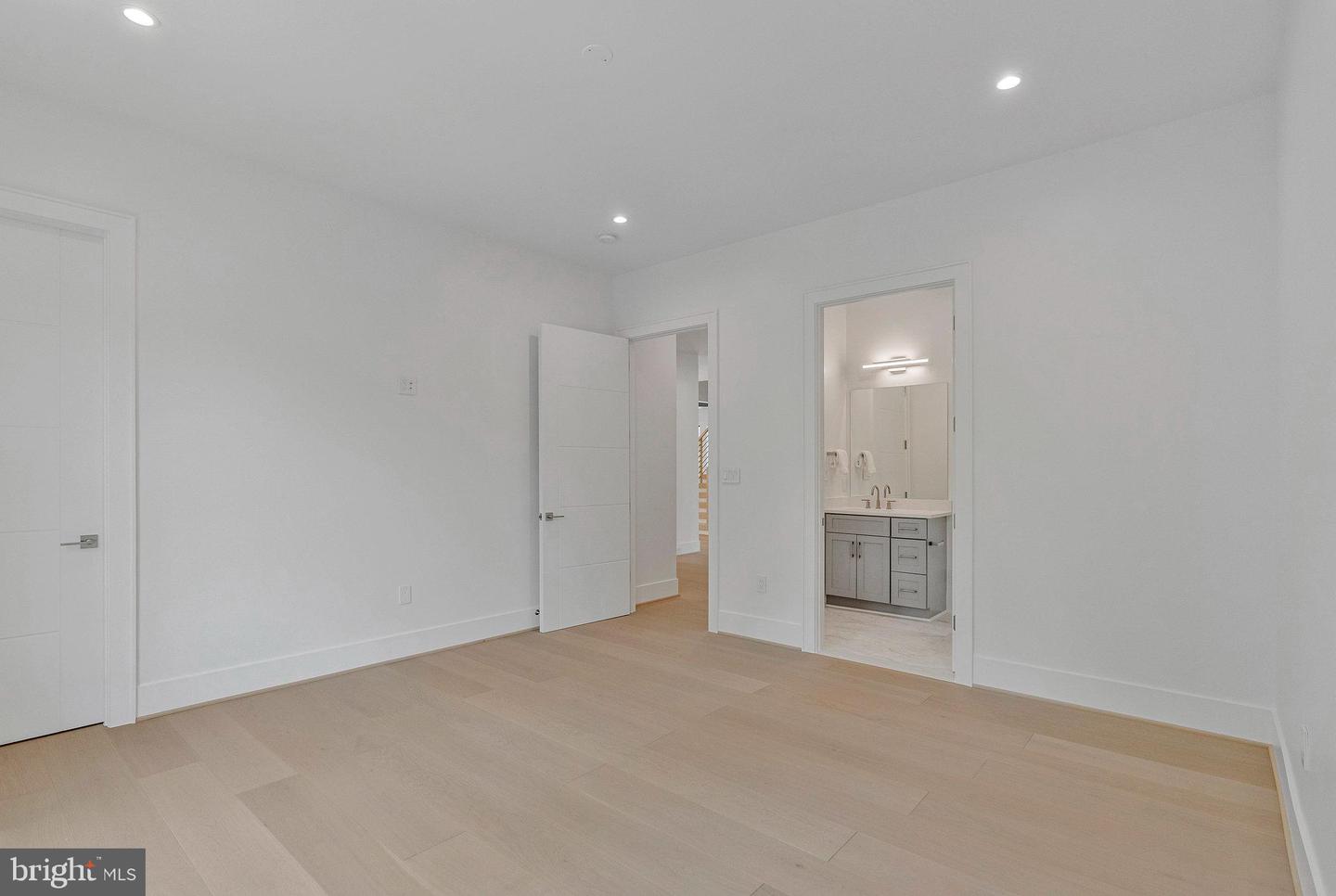 1434 WAGGAMAN CIR, MCLEAN, Virginia 22101, 6 Bedrooms Bedrooms, ,6 BathroomsBathrooms,Residential,For sale,1434 WAGGAMAN CIR,VAFX2284800 MLS # VAFX2284800