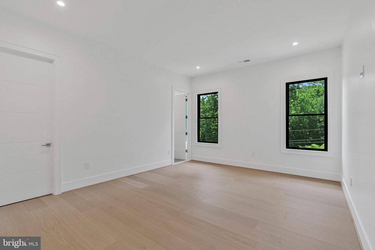 1434 WAGGAMAN CIR, MCLEAN, Virginia 22101, 6 Bedrooms Bedrooms, ,6 BathroomsBathrooms,Residential,For sale,1434 WAGGAMAN CIR,VAFX2284800 MLS # VAFX2284800