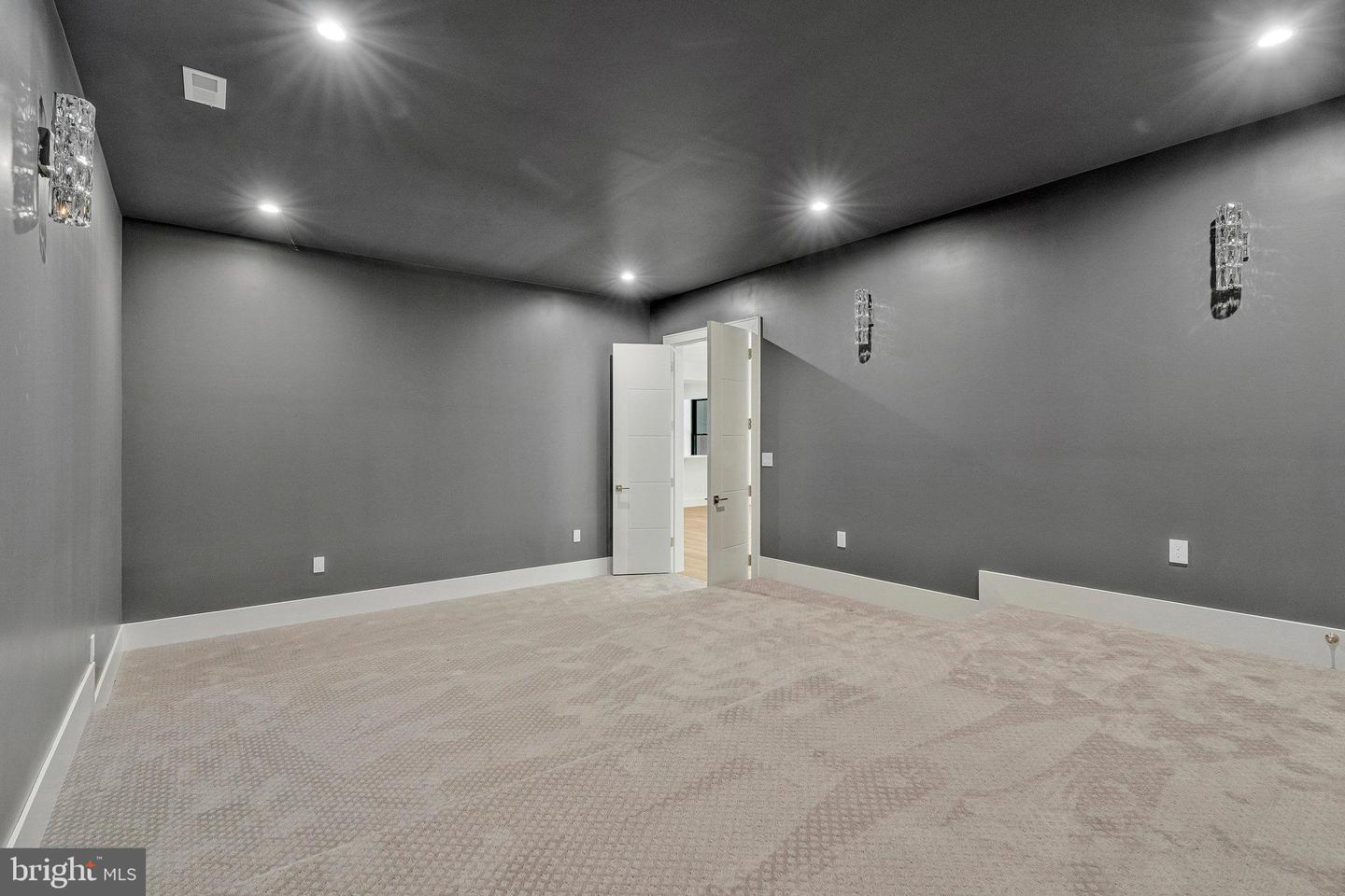 1434 WAGGAMAN CIR, MCLEAN, Virginia 22101, 6 Bedrooms Bedrooms, ,6 BathroomsBathrooms,Residential,For sale,1434 WAGGAMAN CIR,VAFX2284800 MLS # VAFX2284800