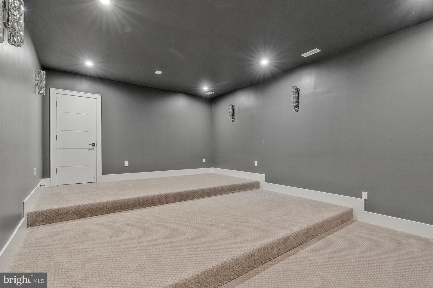 1434 WAGGAMAN CIR, MCLEAN, Virginia 22101, 6 Bedrooms Bedrooms, ,6 BathroomsBathrooms,Residential,For sale,1434 WAGGAMAN CIR,VAFX2284800 MLS # VAFX2284800