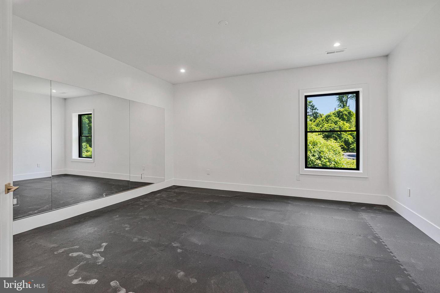 1434 WAGGAMAN CIR, MCLEAN, Virginia 22101, 6 Bedrooms Bedrooms, ,6 BathroomsBathrooms,Residential,For sale,1434 WAGGAMAN CIR,VAFX2284800 MLS # VAFX2284800