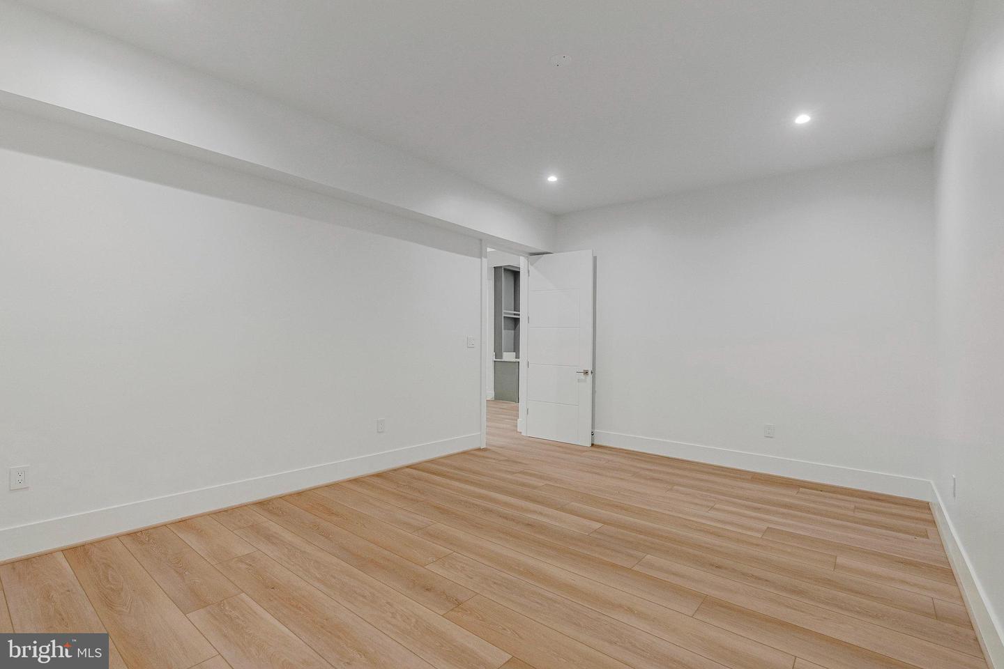 1434 WAGGAMAN CIR, MCLEAN, Virginia 22101, 6 Bedrooms Bedrooms, ,6 BathroomsBathrooms,Residential,For sale,1434 WAGGAMAN CIR,VAFX2284800 MLS # VAFX2284800