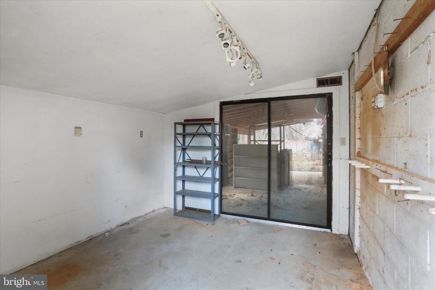 84 FUNK RD, STRASBURG, Virginia 22657, 2 Bedrooms Bedrooms, ,1 BathroomBathrooms,Residential,For sale,84 FUNK RD,VASH2013316 MLS # VASH2013316