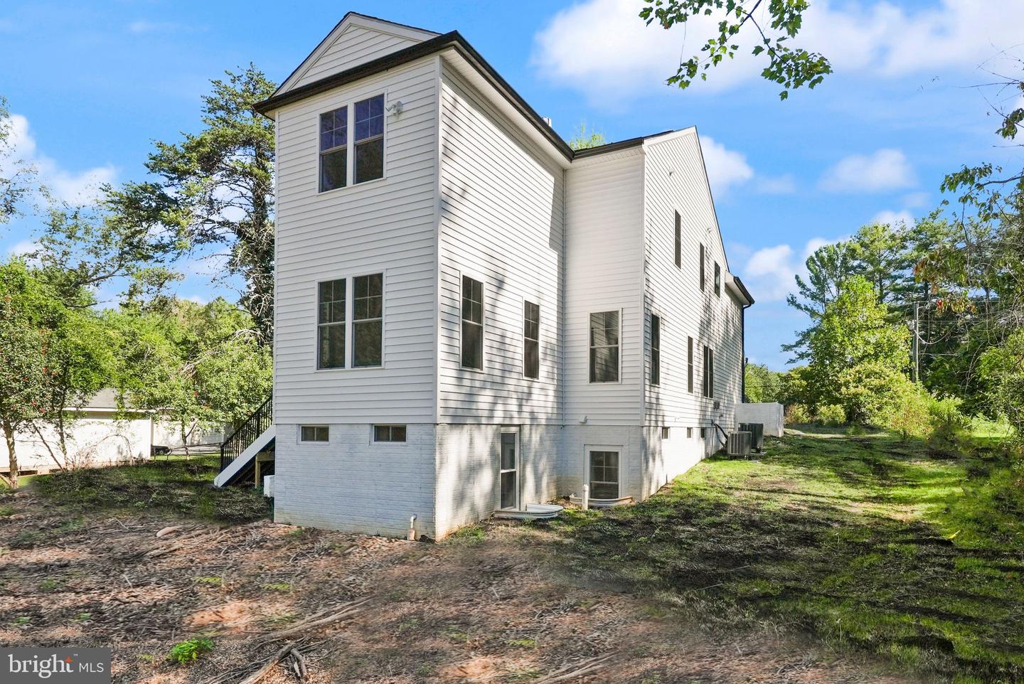 11433 POPES HEAD RD, FAIRFAX, Virginia 22030, 5 Bedrooms Bedrooms, ,3 BathroomsBathrooms,Residential,For sale,11433 POPES HEAD RD,VAFX2266744 MLS # VAFX2266744