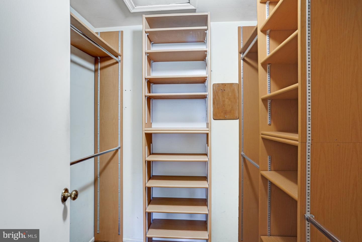 10848 BURR OAK WAY, BURKE, Virginia 22015, 5 Bedrooms Bedrooms, ,2 BathroomsBathrooms,Residential,For sale,10848 BURR OAK WAY,VAFX2270012 MLS # VAFX2270012 10848 BURR OAK WAY, BURKE, Virginia 22015, 5 Bedrooms Bedrooms, ,2 BathroomsBathrooms,Residential,For sale,10848 BURR OAK WAY,VAFX2270012 MLS # VAFX2270012