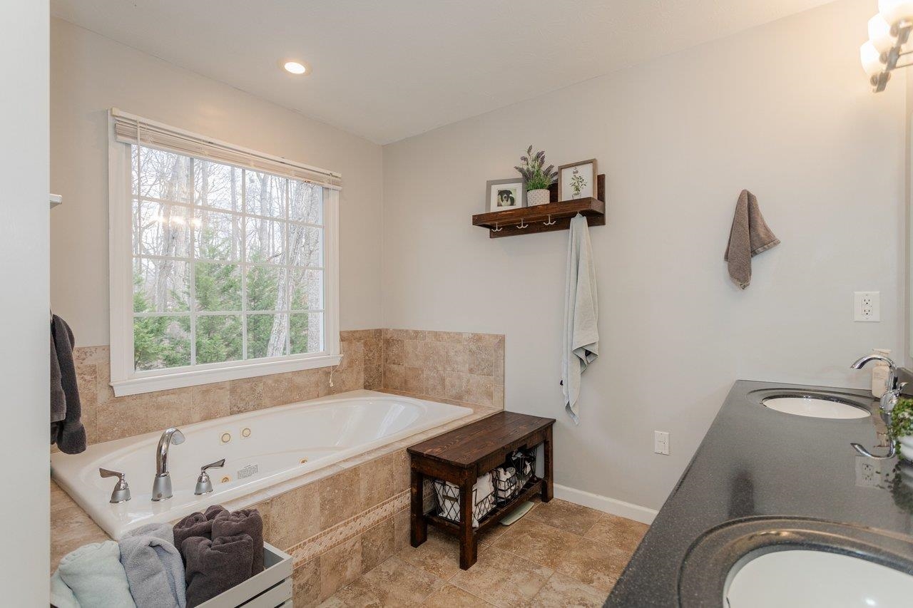 344 ARROWHEAD LN, STUARTS DRAFT, Virginia 24477, 5 Bedrooms Bedrooms, ,3 BathroomsBathrooms,Residential,344 ARROWHEAD LN,672297 MLS # 672297