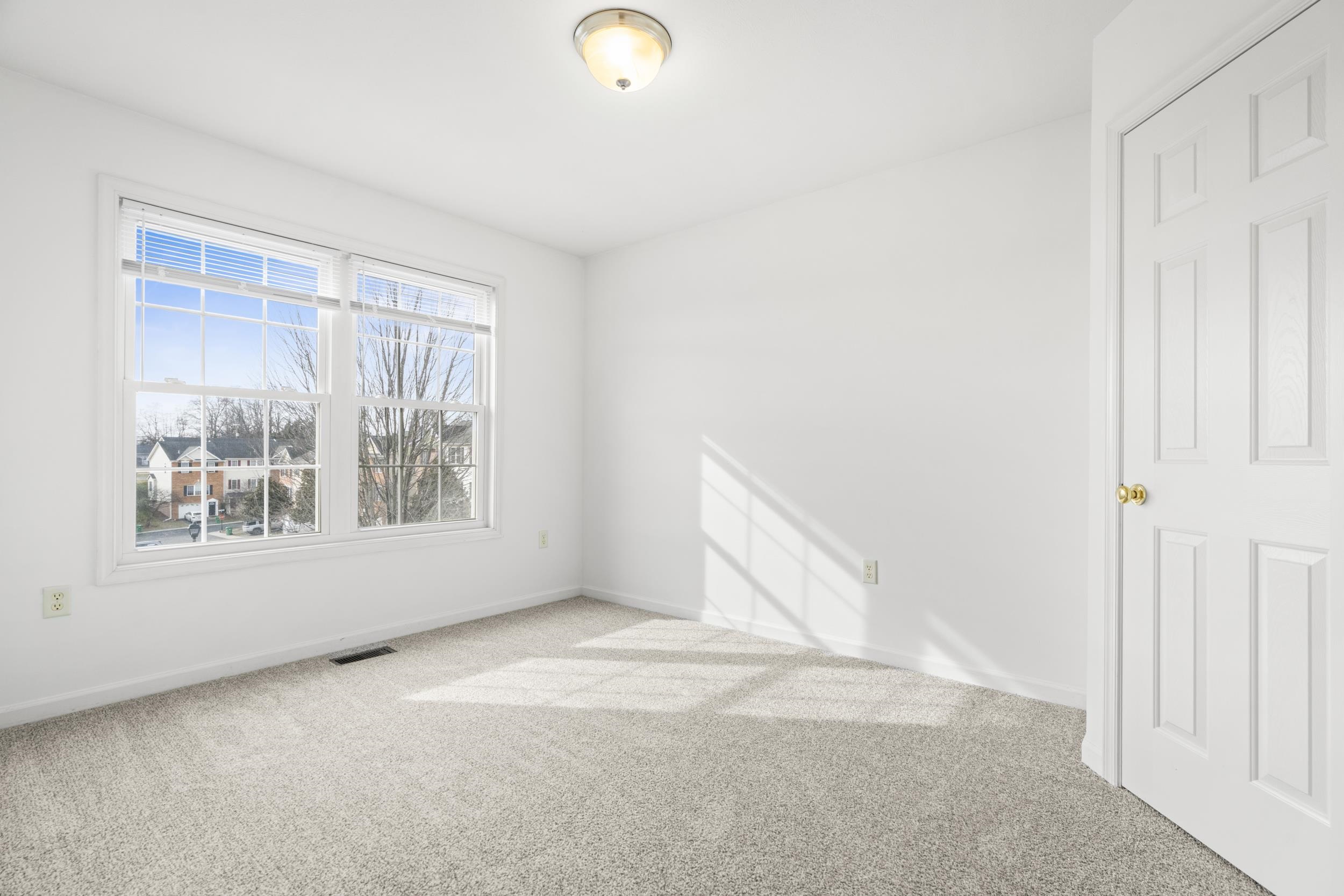 2911 DIAMOND SPRING LN, ROCKINGHAM, Virginia 22801, 3 Bedrooms Bedrooms, ,2 BathroomsBathrooms,Residential,2911 DIAMOND SPRING LN,672306 MLS # 672306