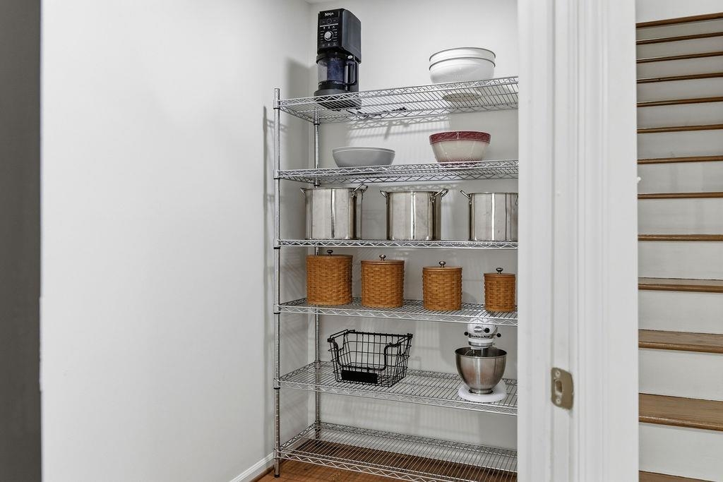 101 BROOKWOOD RD, STAUNTON, Virginia 24401, 4 Bedrooms Bedrooms, ,2 BathroomsBathrooms,Residential,101 BROOKWOOD RD,672310 MLS # 672310