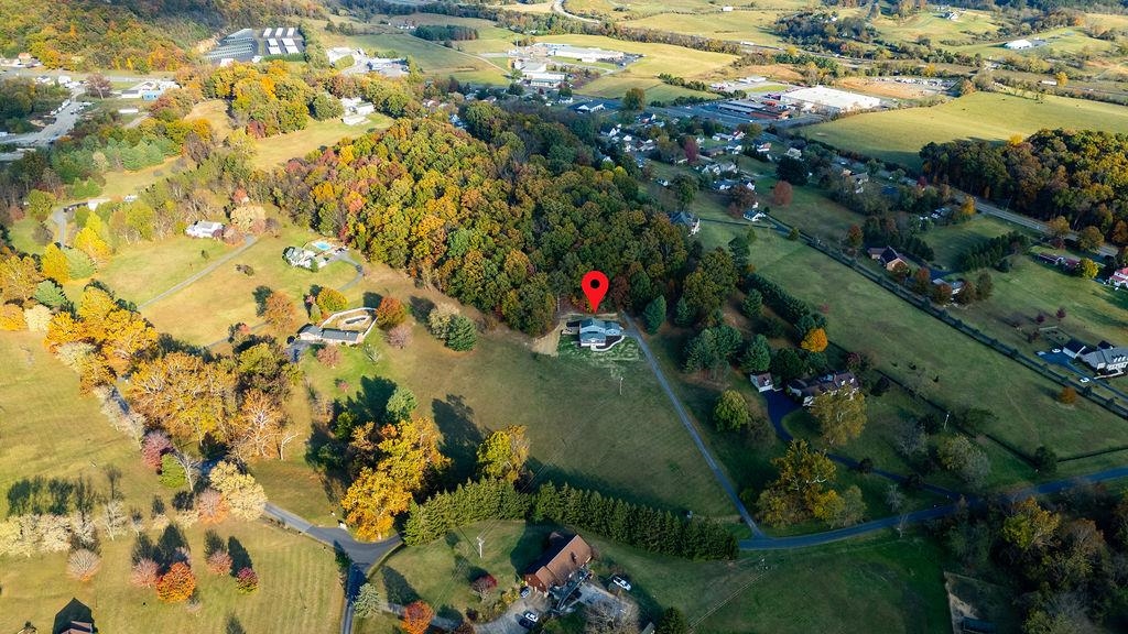 101 BROOKWOOD RD, STAUNTON, Virginia 24401, 4 Bedrooms Bedrooms, ,2 BathroomsBathrooms,Residential,101 BROOKWOOD RD,672310 MLS # 672310