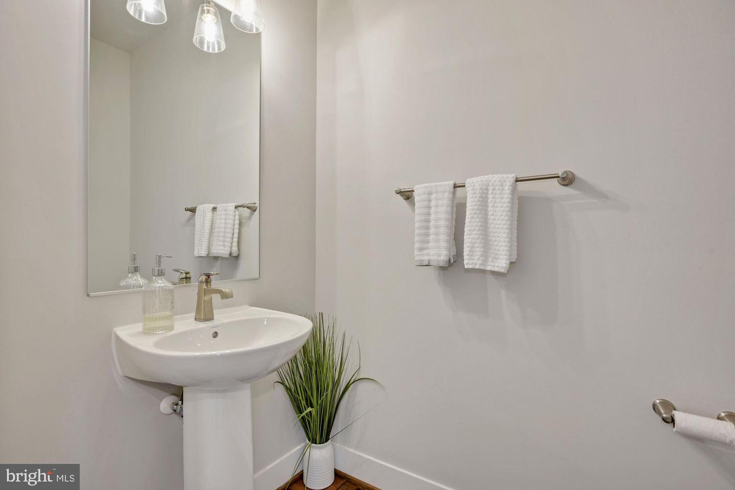 2973 WINTER JACK LN, FAIRFAX, Virginia 22031, 4 Bedrooms Bedrooms, ,4 BathroomsBathrooms,Residential,For sale,2973 WINTER JACK LN,VAFX2277216 MLS # VAFX2277216