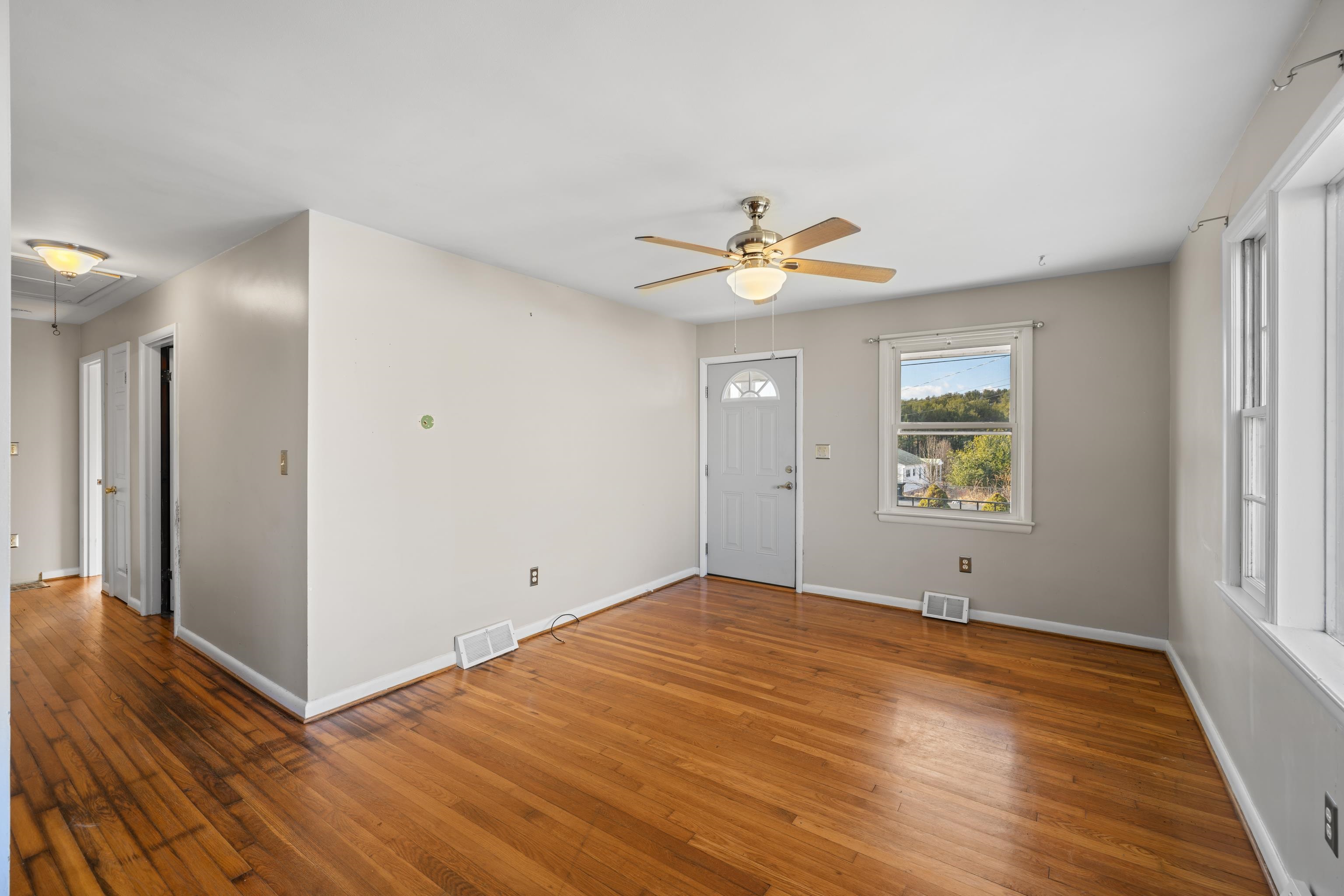 103 GEORGE ST, STAUNTON, Virginia 24401, 3 Bedrooms Bedrooms, ,1 BathroomBathrooms,Residential,103 GEORGE ST,672321 MLS # 672321 103 GEORGE ST, STAUNTON, Virginia 24401, 3 Bedrooms Bedrooms, ,1 BathroomBathrooms,Residential,103 GEORGE ST,672321 MLS # 672321