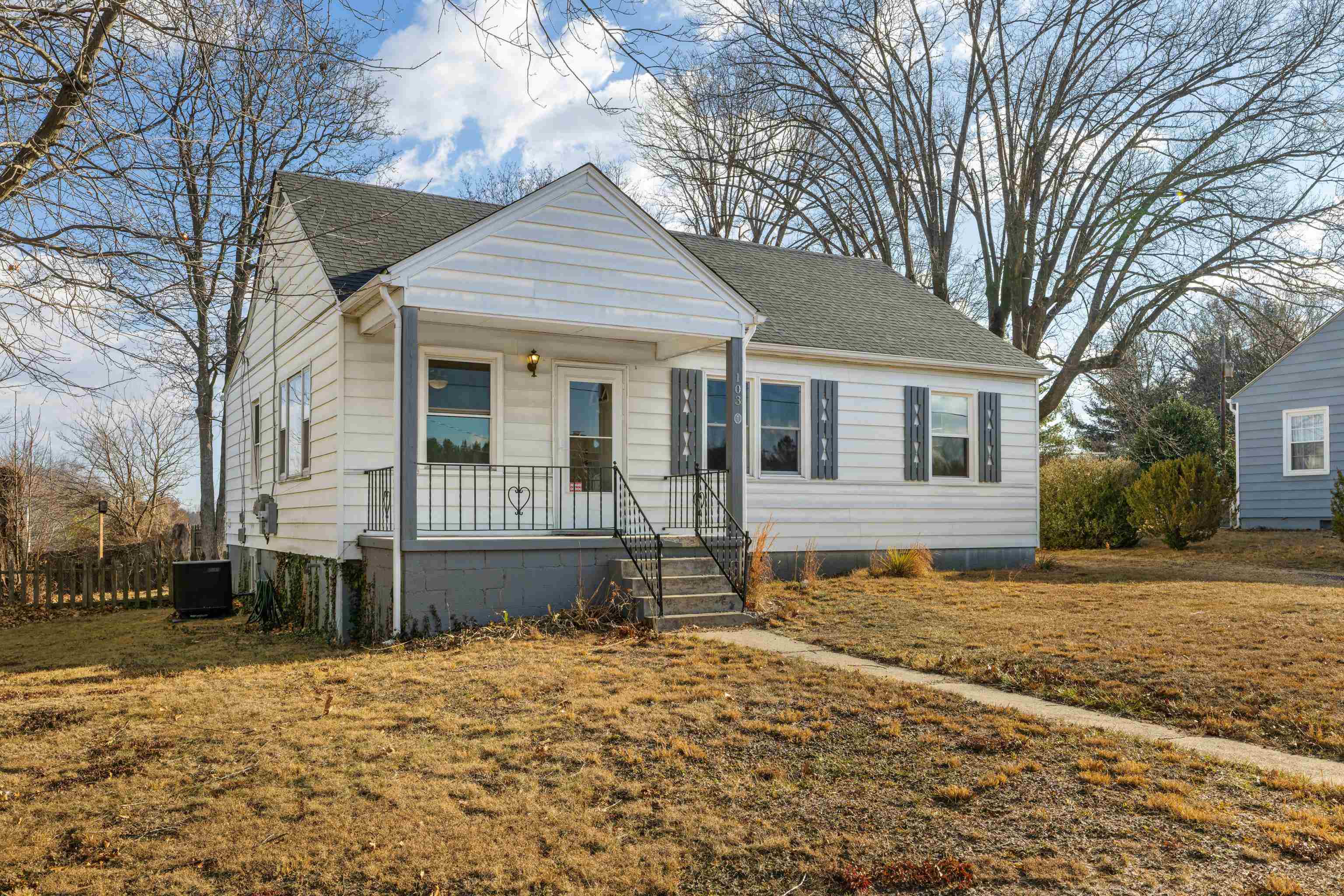 103 GEORGE ST, STAUNTON, Virginia 24401, 3 Bedrooms Bedrooms, ,1 BathroomBathrooms,Residential,103 GEORGE ST,672321 MLS # 672321 103 GEORGE ST, STAUNTON, Virginia 24401, 3 Bedrooms Bedrooms, ,1 BathroomBathrooms,Residential,103 GEORGE ST,672321 MLS # 672321