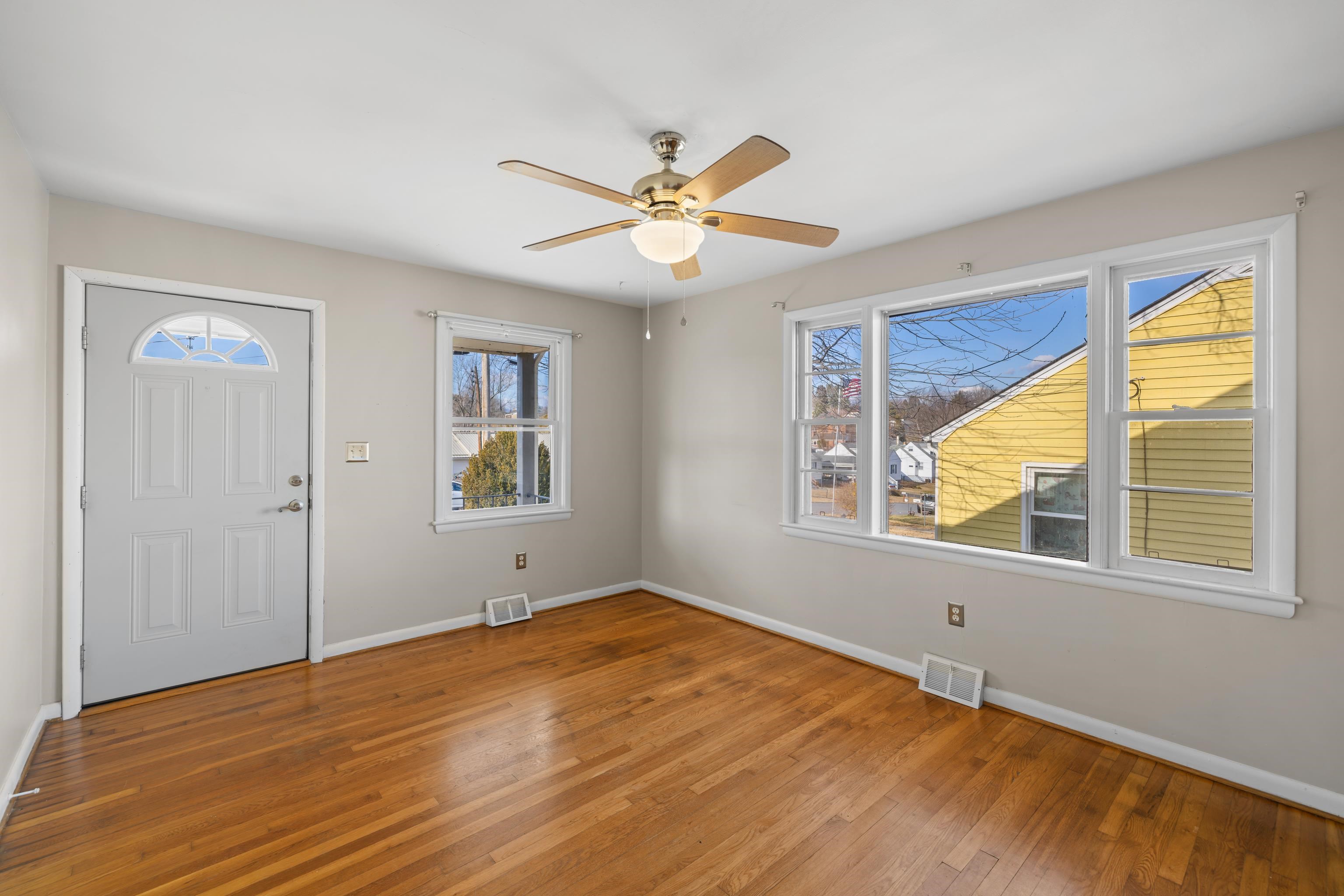 103 GEORGE ST, STAUNTON, Virginia 24401, 3 Bedrooms Bedrooms, ,1 BathroomBathrooms,Residential,103 GEORGE ST,672321 MLS # 672321 103 GEORGE ST, STAUNTON, Virginia 24401, 3 Bedrooms Bedrooms, ,1 BathroomBathrooms,Residential,103 GEORGE ST,672321 MLS # 672321